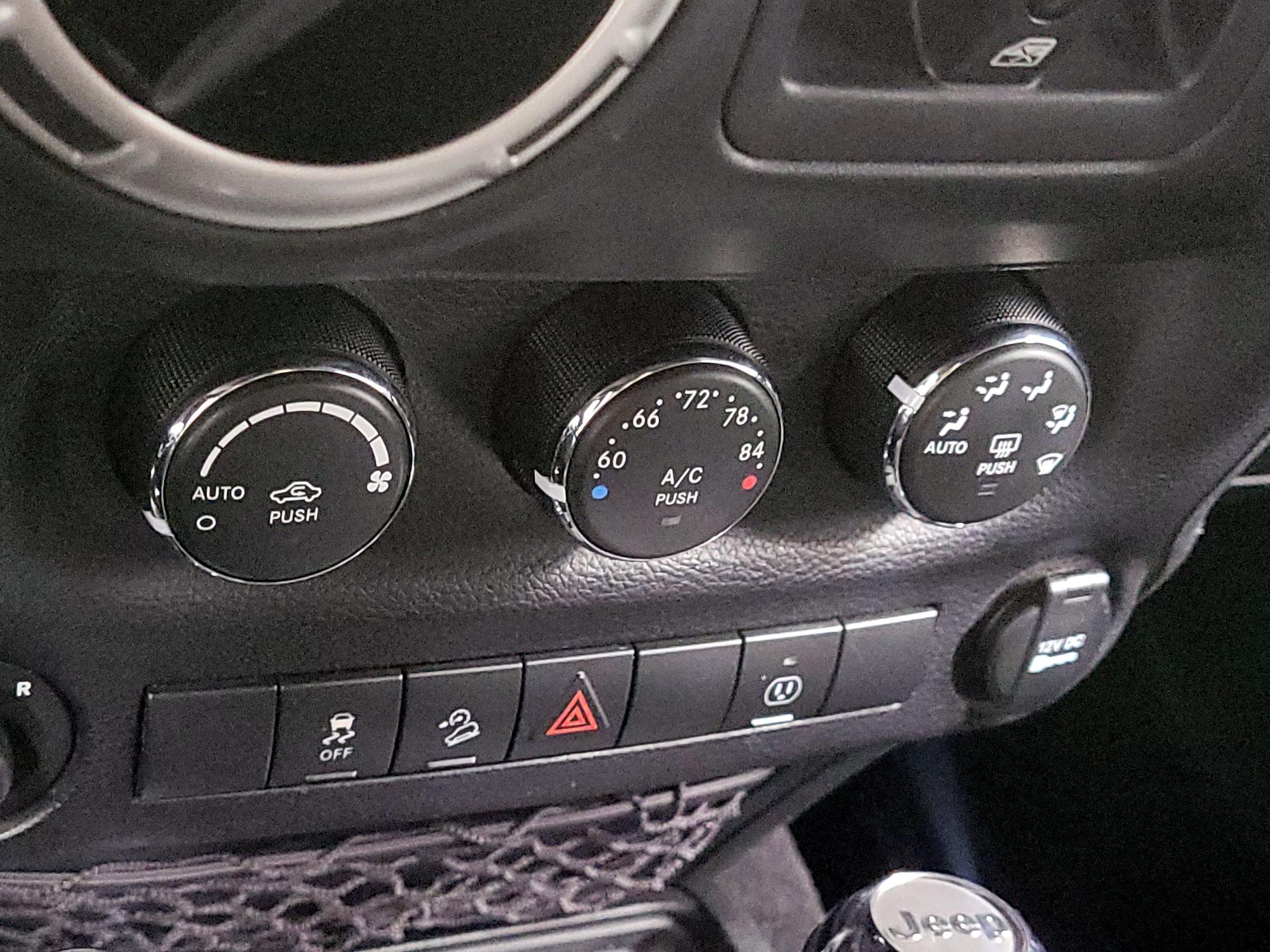 Thumbnail: 2017 Jeep Wrangler - 14
