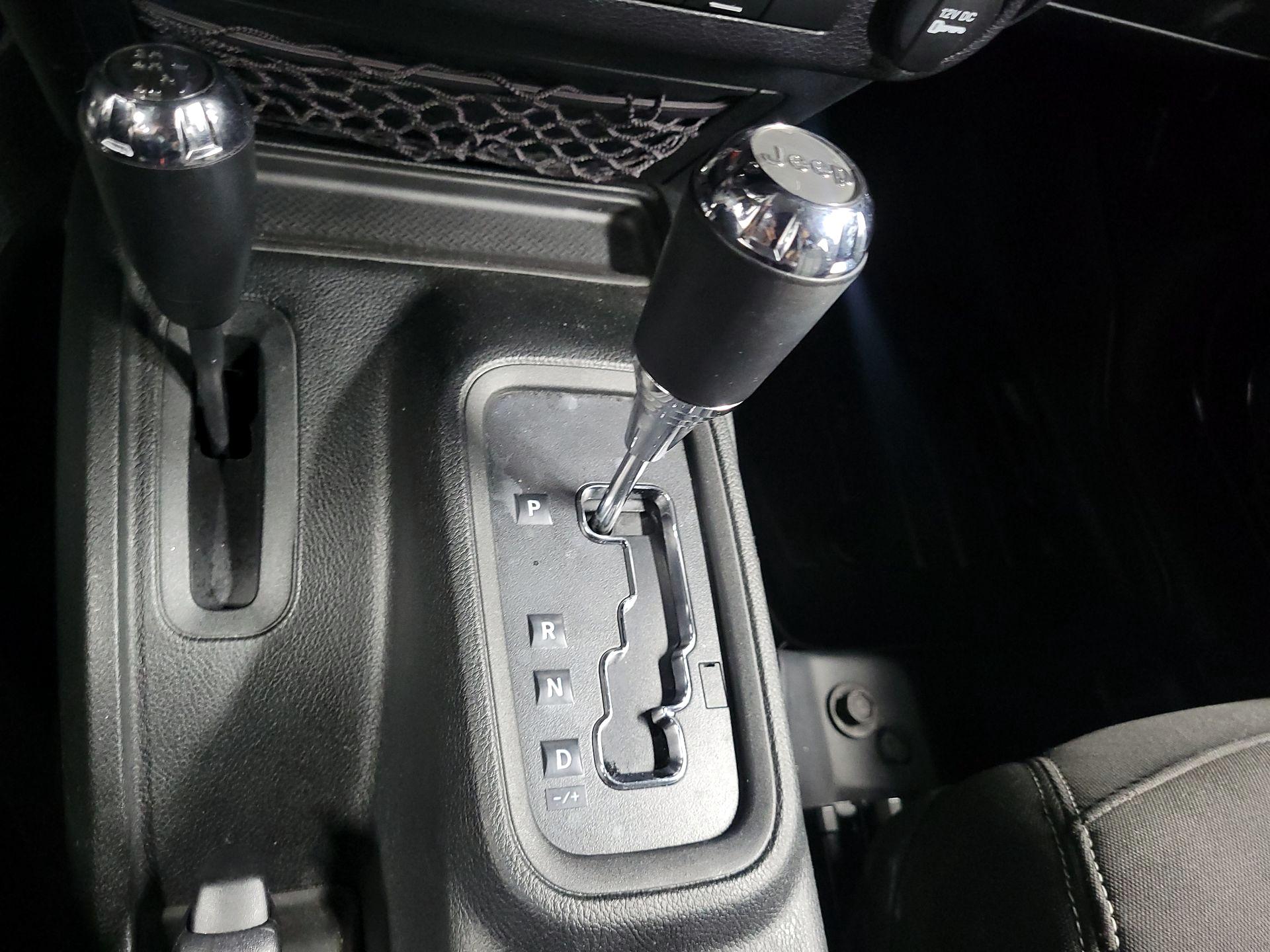 Thumbnail: 2017 Jeep Wrangler - 15