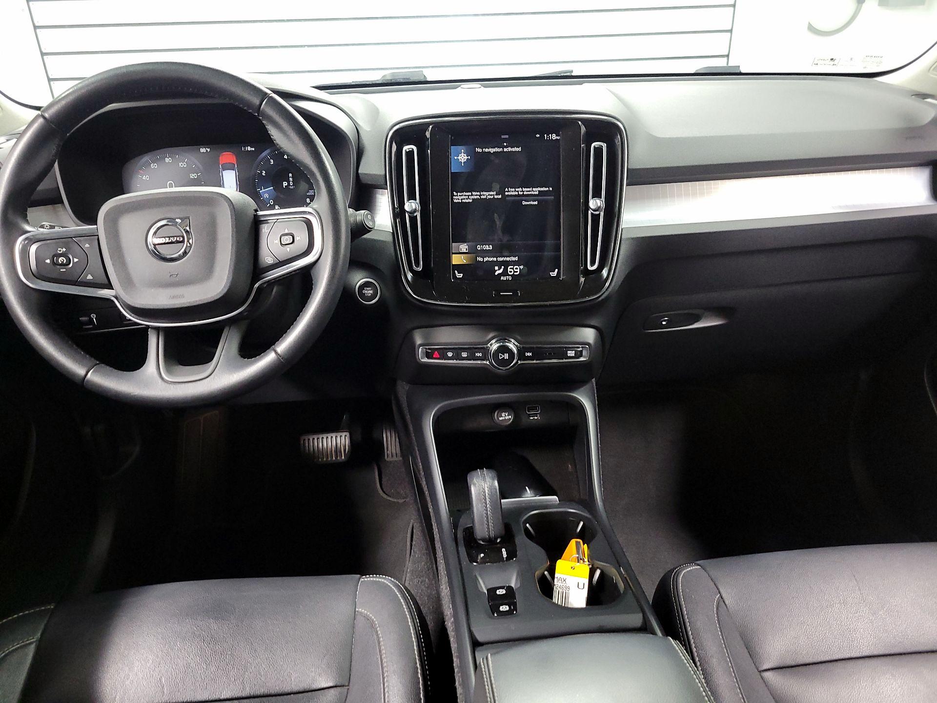 Thumbnail: 2021 Volvo XC40 - 9