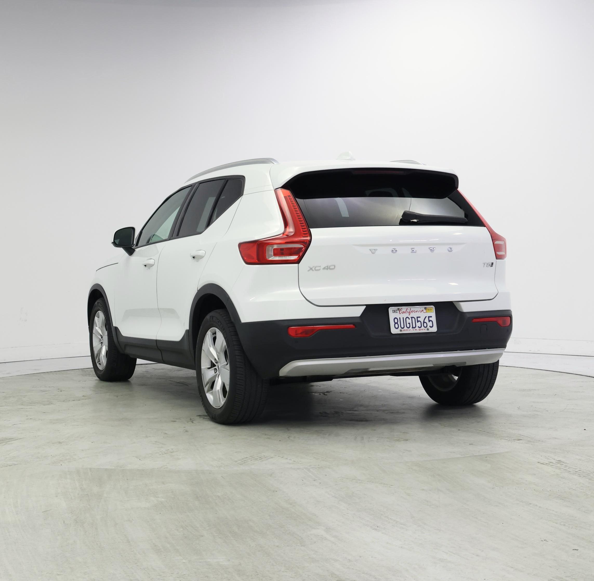 Thumbnail: 2021 Volvo XC40 - 2