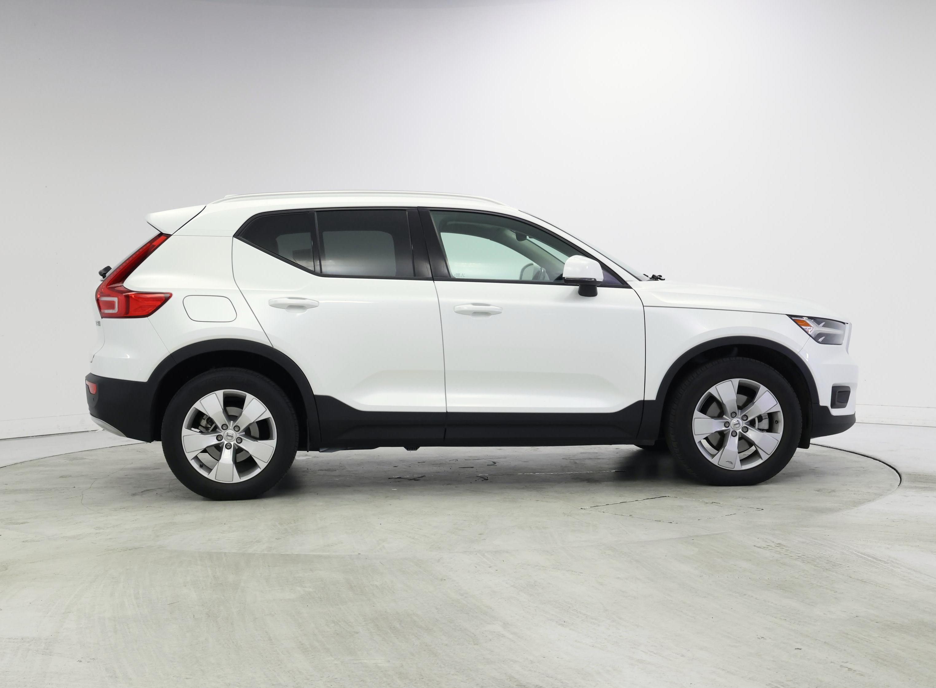Thumbnail: 2021 Volvo XC40 - 7