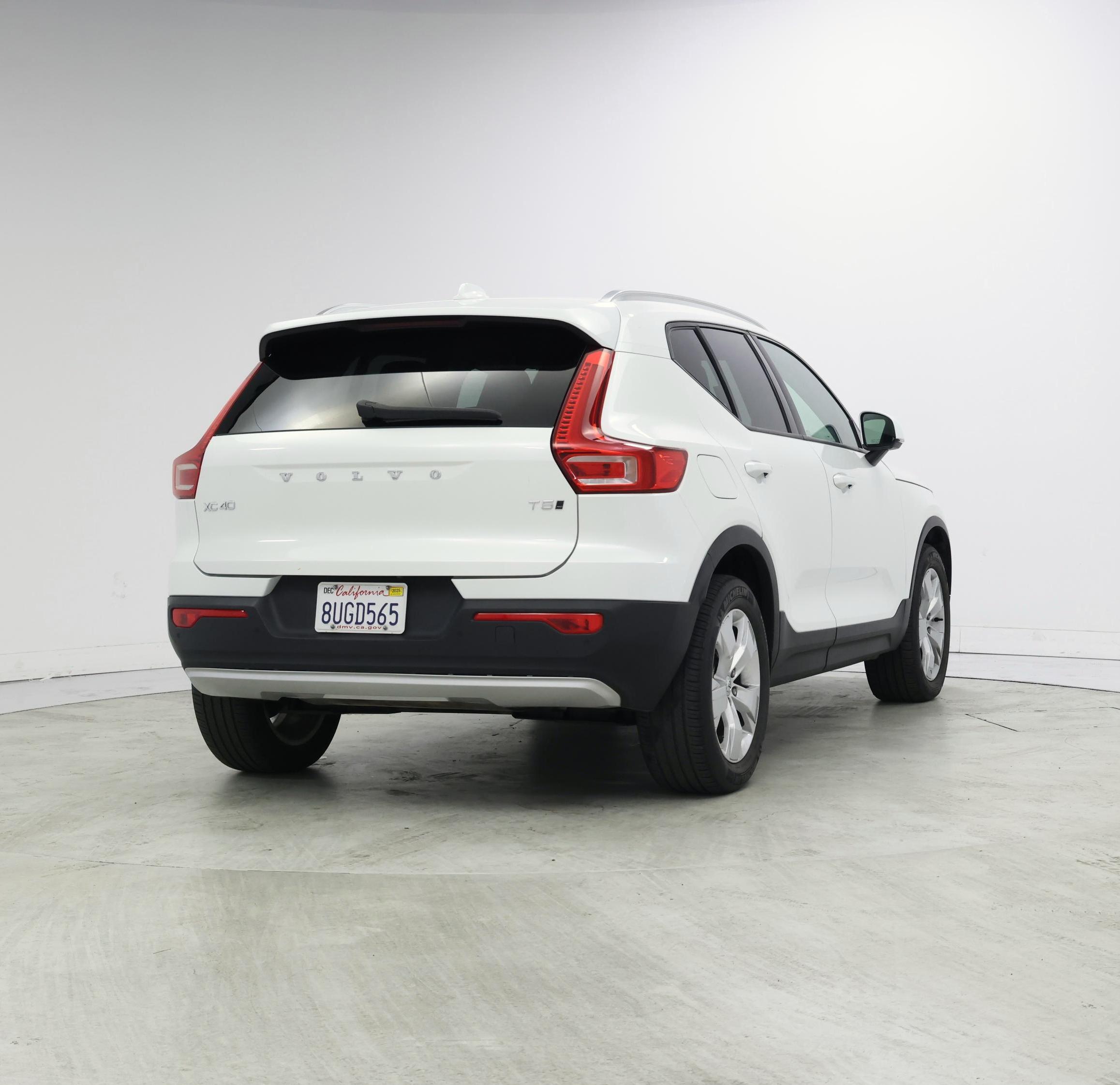 Thumbnail: 2021 Volvo XC40 - 8