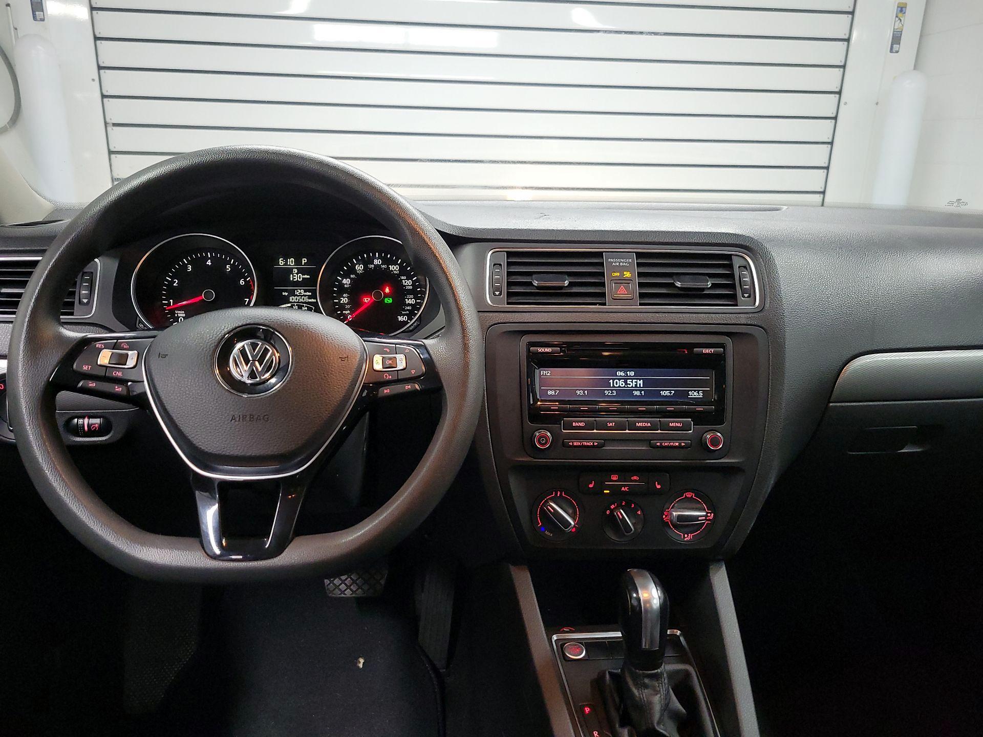 Thumbnail: 2015 Volkswagen Jetta - 9