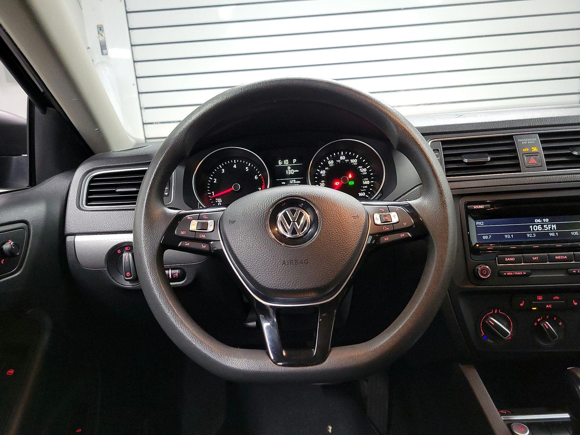 Thumbnail: 2015 Volkswagen Jetta - 10