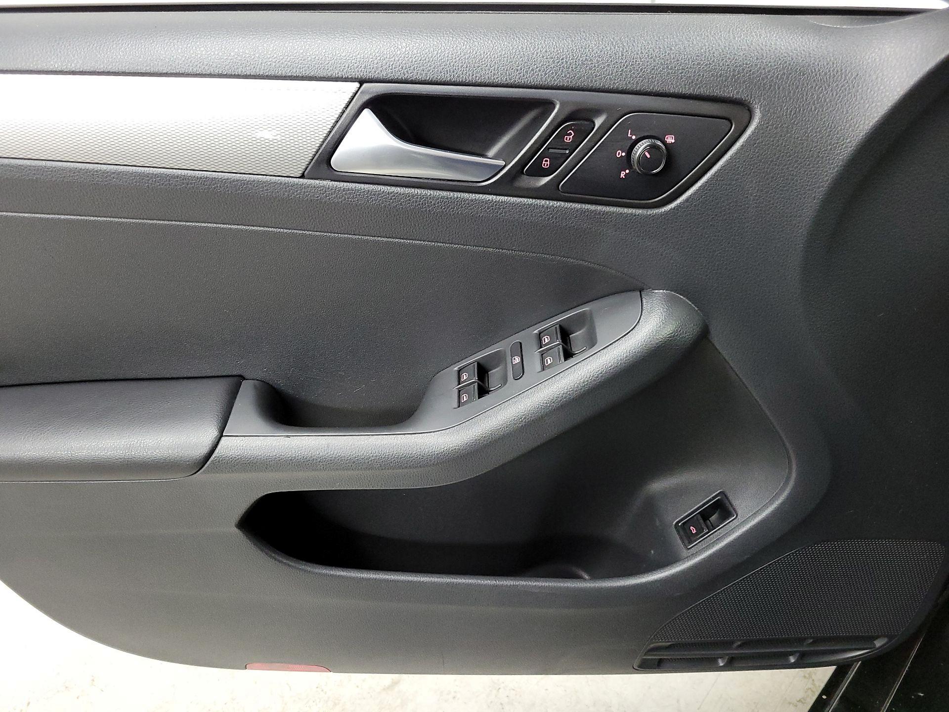 Thumbnail: 2015 Volkswagen Jetta - 12
