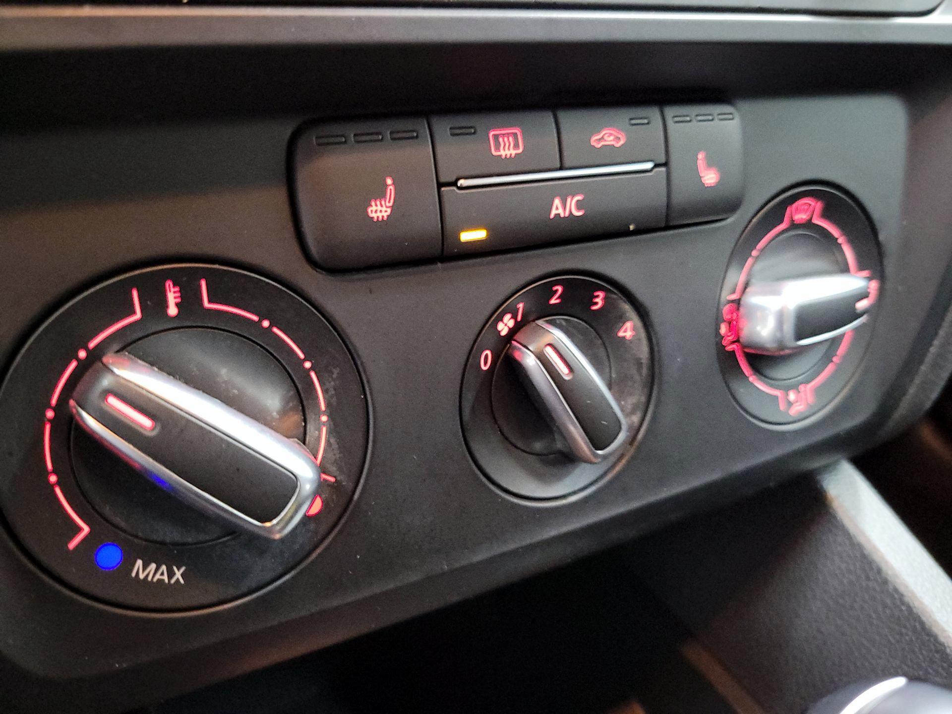 Thumbnail: 2015 Volkswagen Jetta - 15