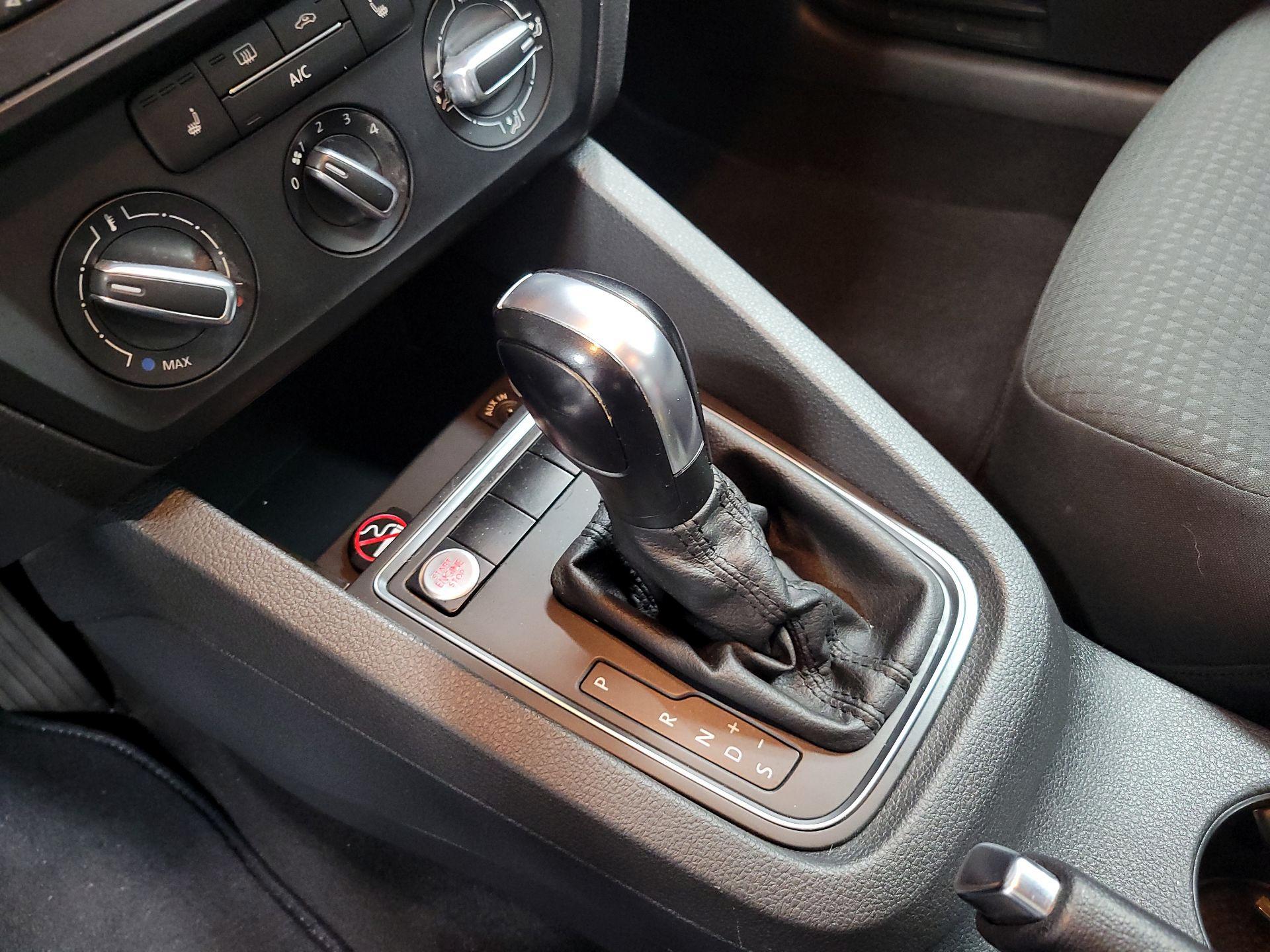 Thumbnail: 2015 Volkswagen Jetta - 16
