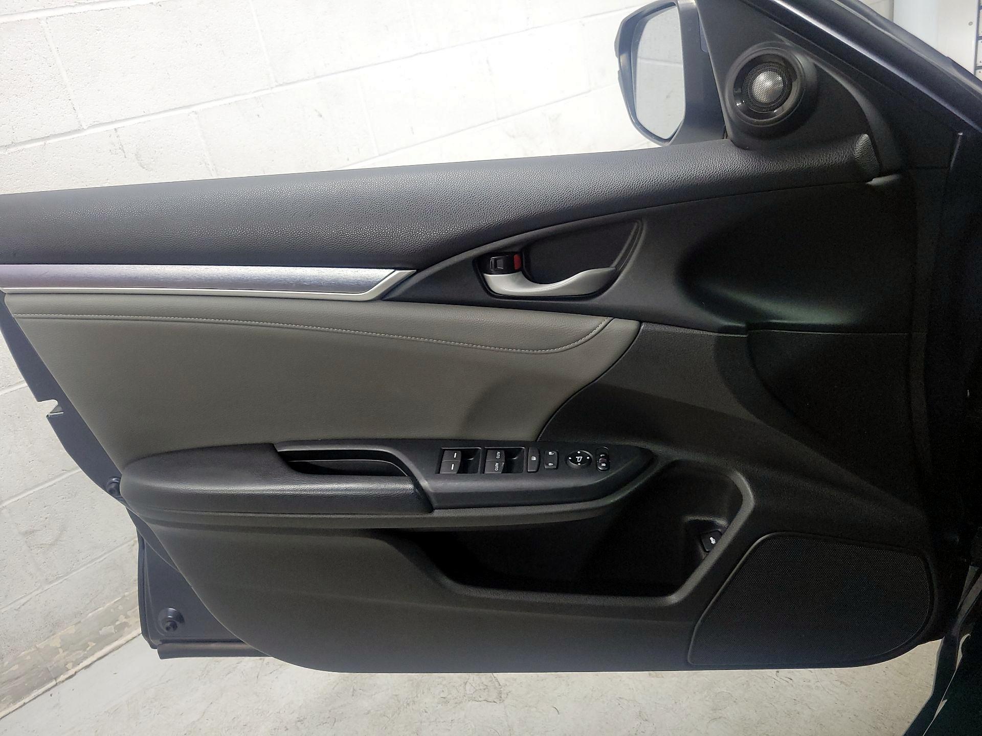 Thumbnail: 2016 Honda Civic - 12