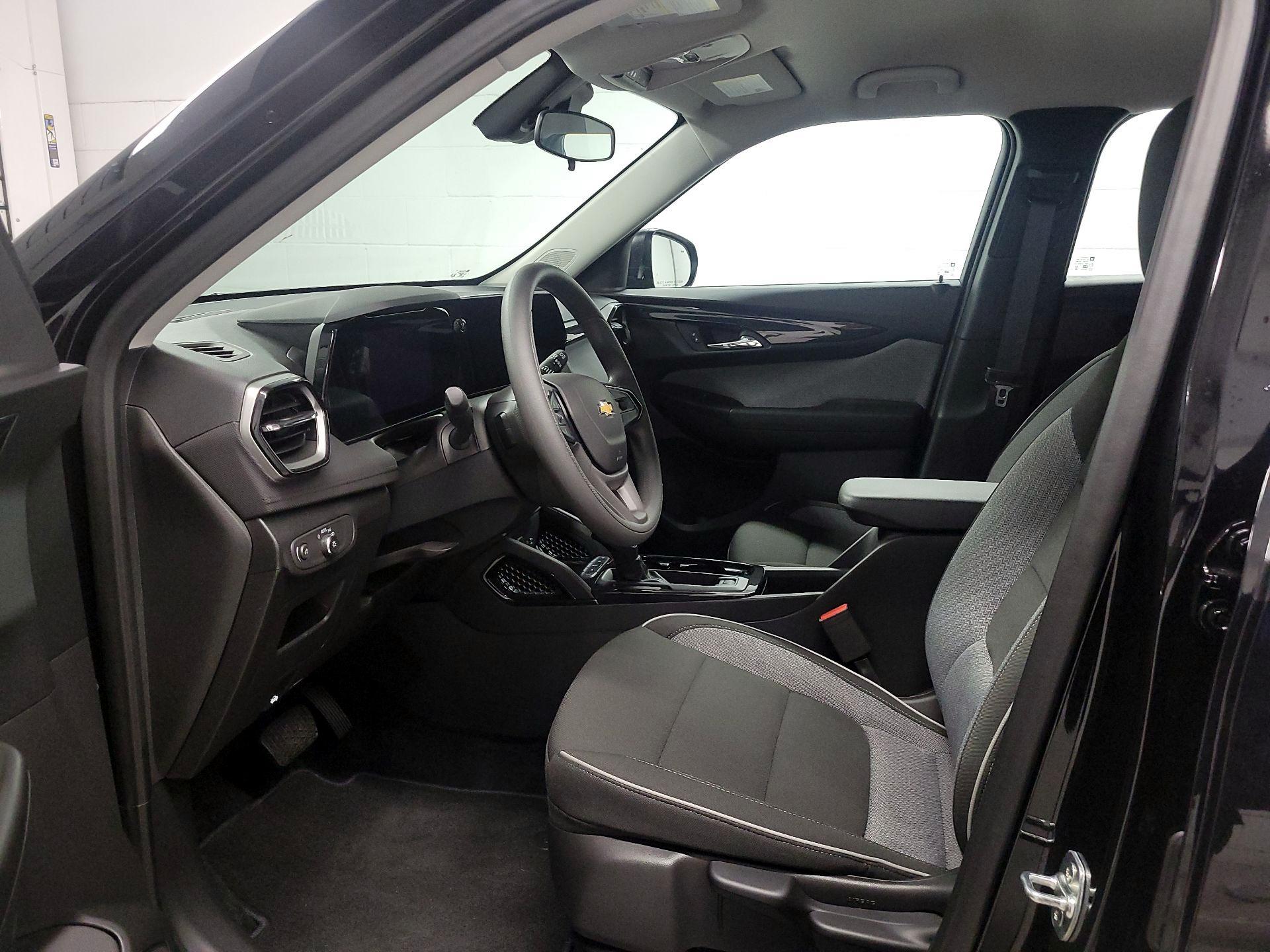 Thumbnail: 2025 Chevrolet TrailBlazer - 11