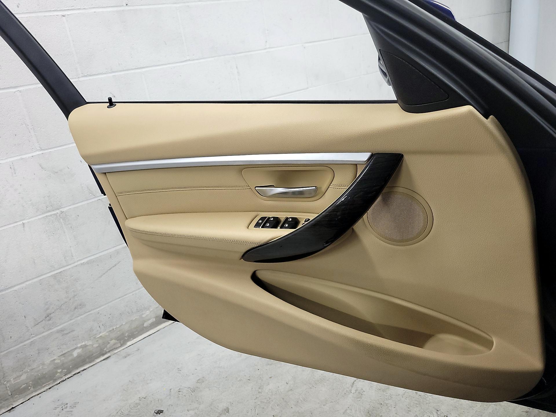 Thumbnail: 2016 BMW 3 Series - 12