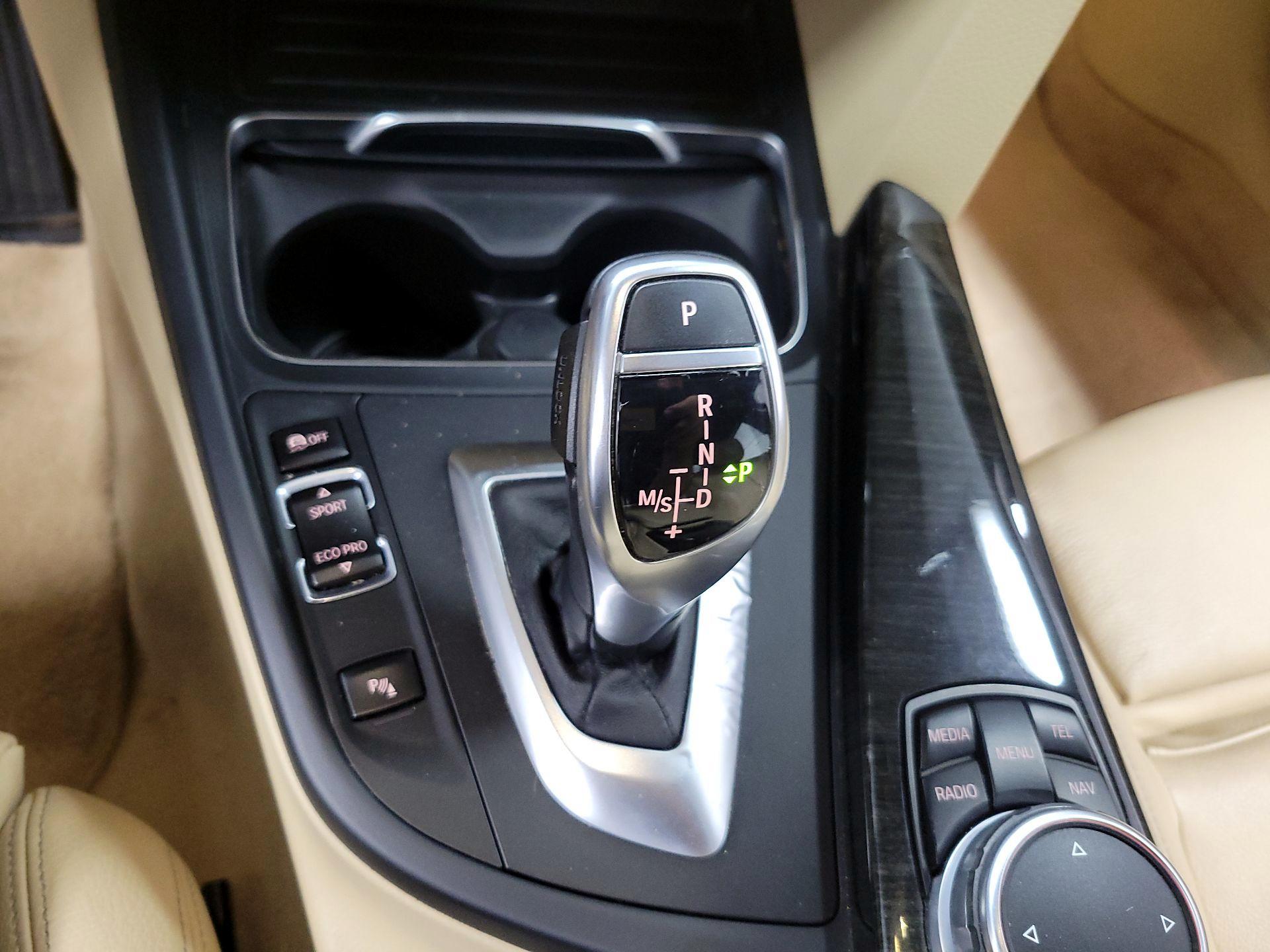 Thumbnail: 2016 BMW 3 Series - 16