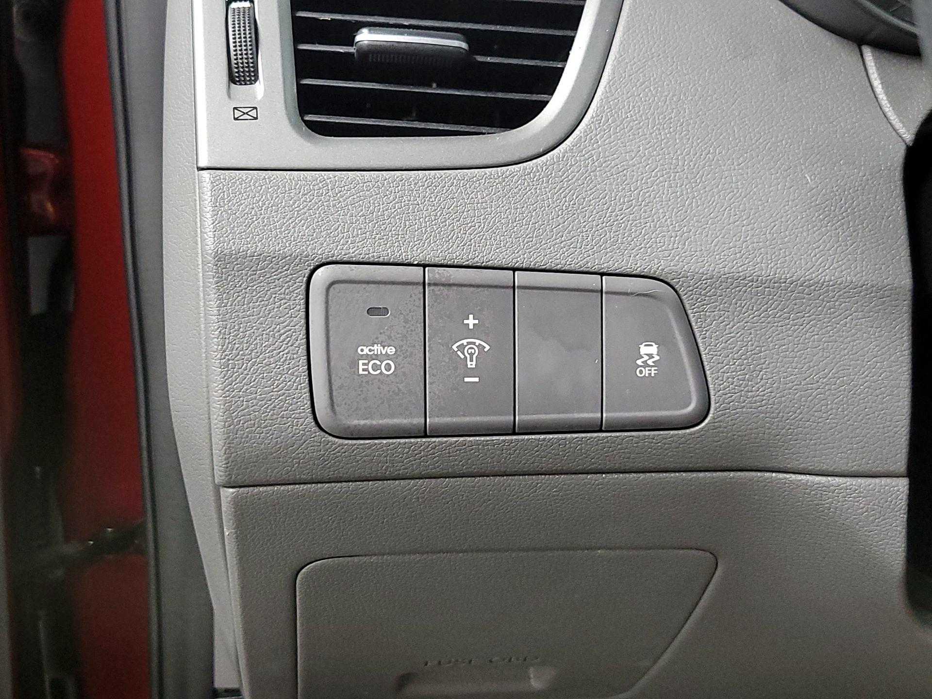 Thumbnail: 2016 Hyundai Elantra - 13