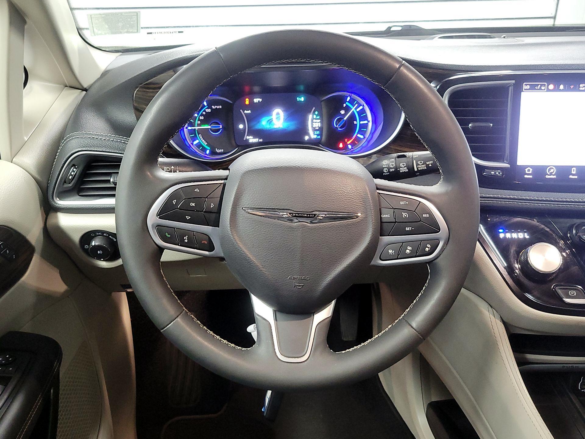 Thumbnail: 2023 Chrysler Pacifica - 10