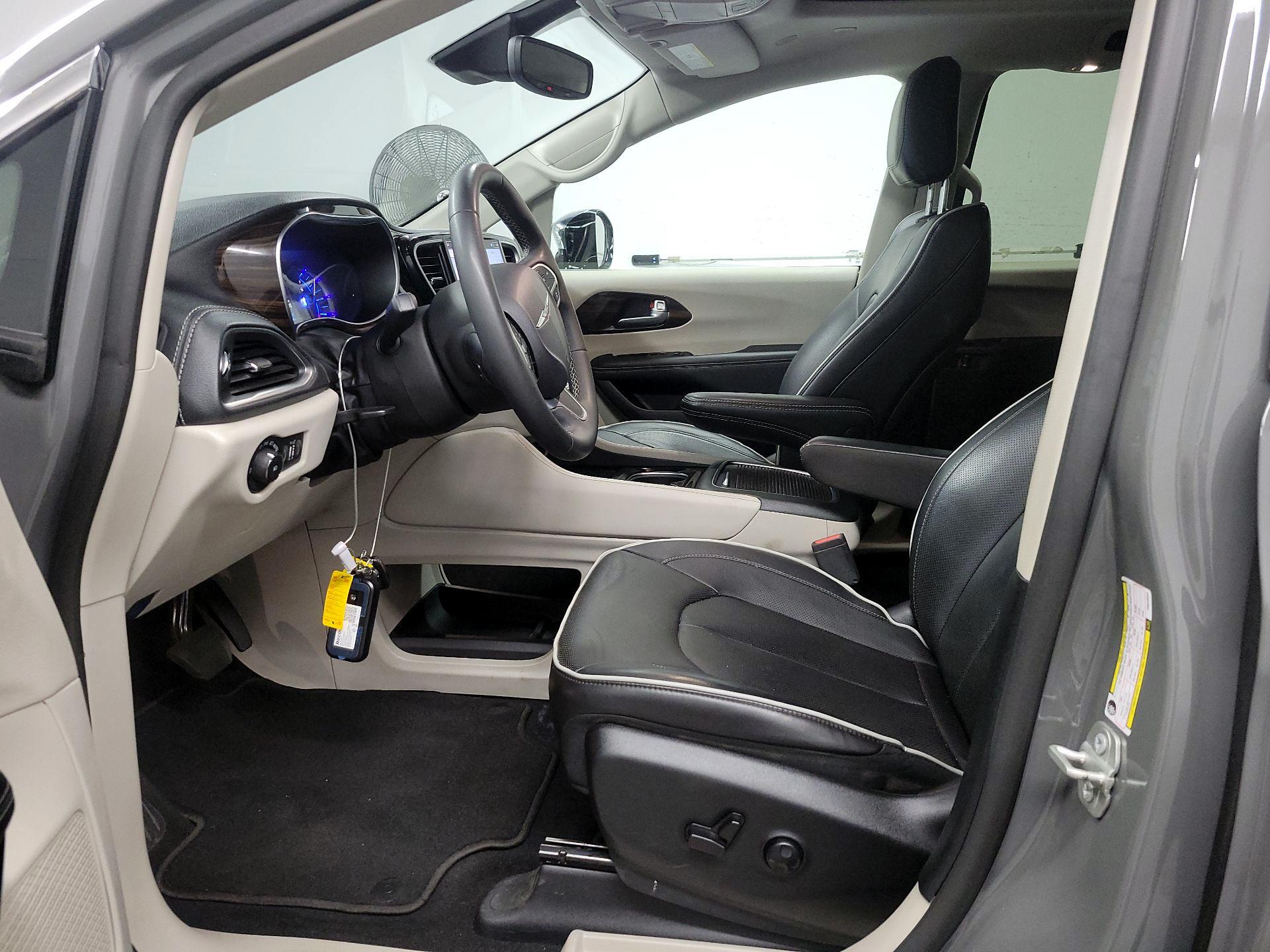 Thumbnail: 2023 Chrysler Pacifica - 11