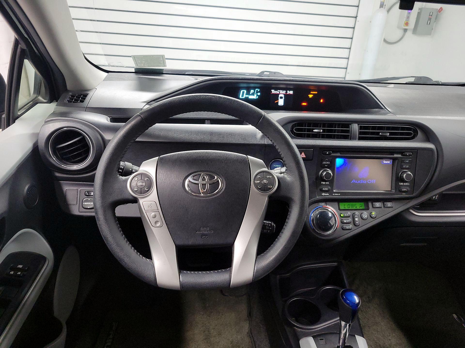 Thumbnail: 2014 Toyota Prius c - 10