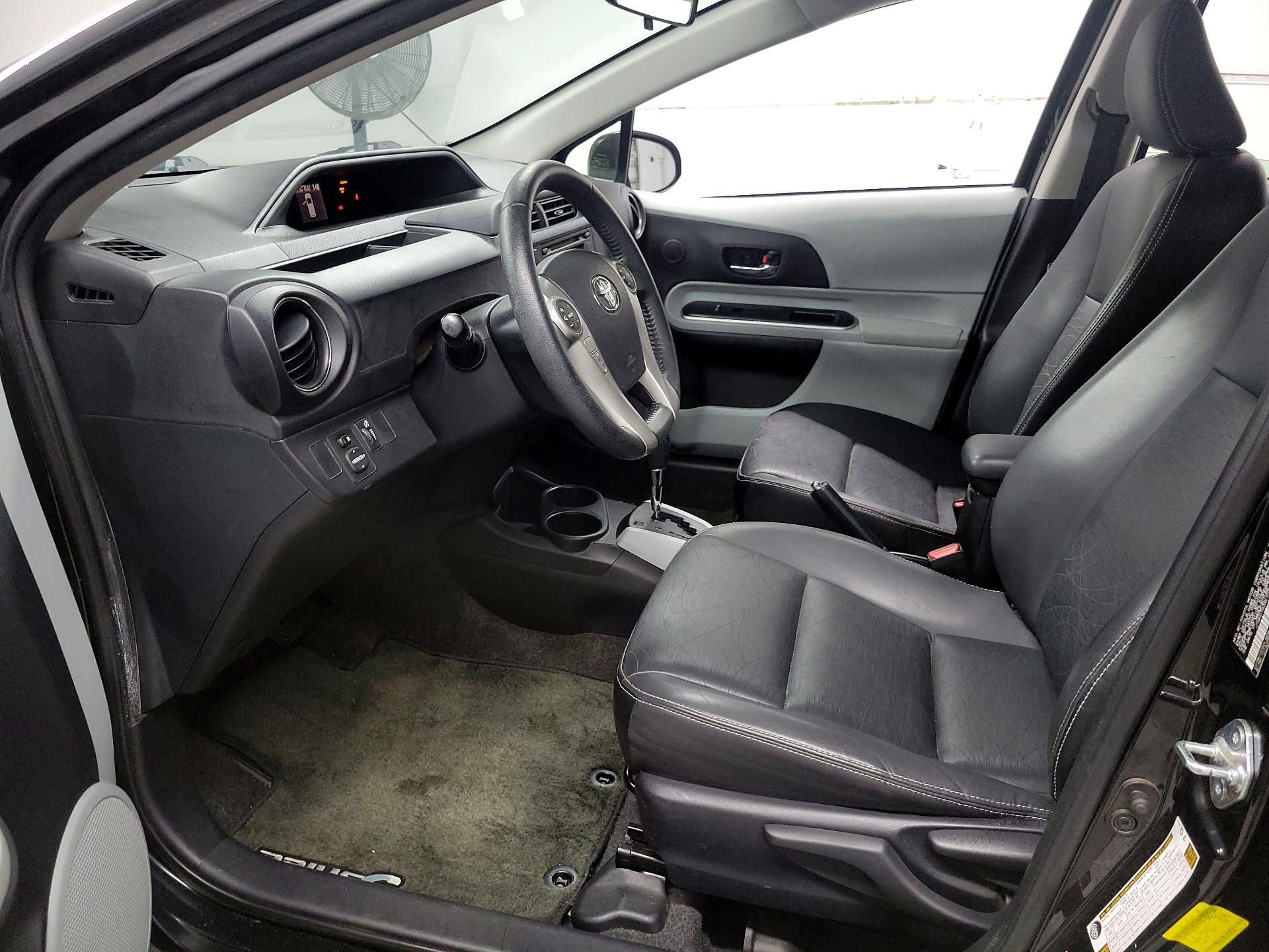 Thumbnail: 2014 Toyota Prius c - 11
