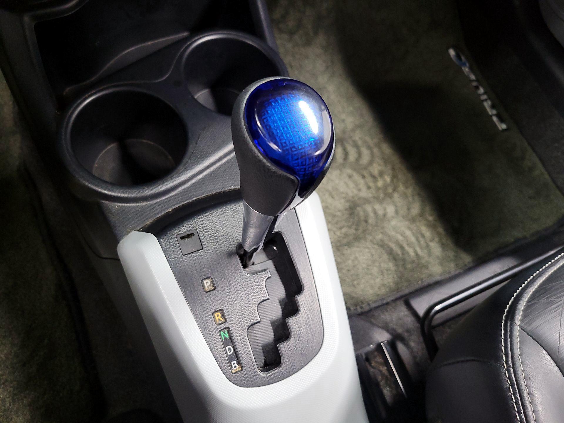 Thumbnail: 2014 Toyota Prius c - 15
