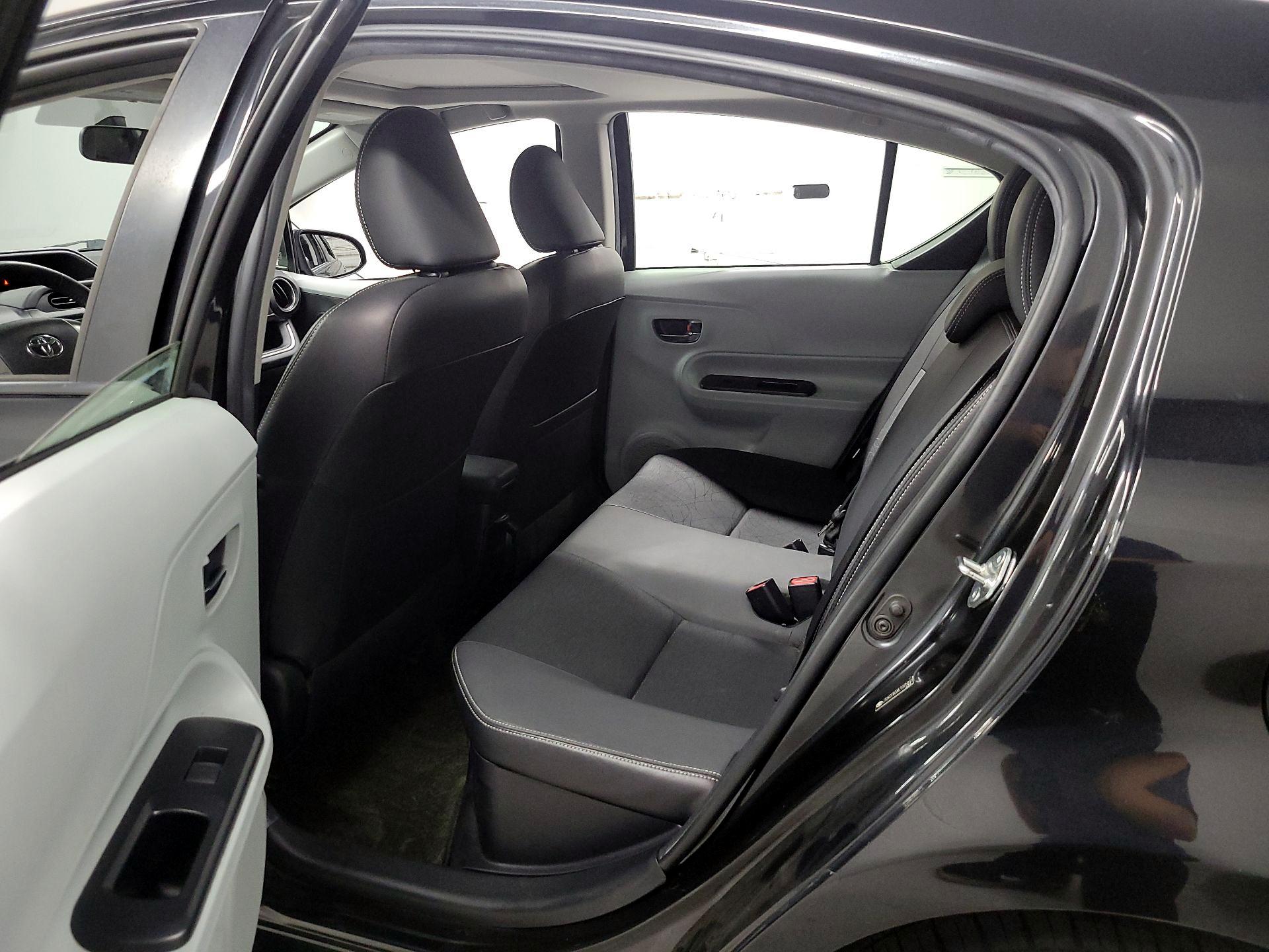Thumbnail: 2014 Toyota Prius c - 16