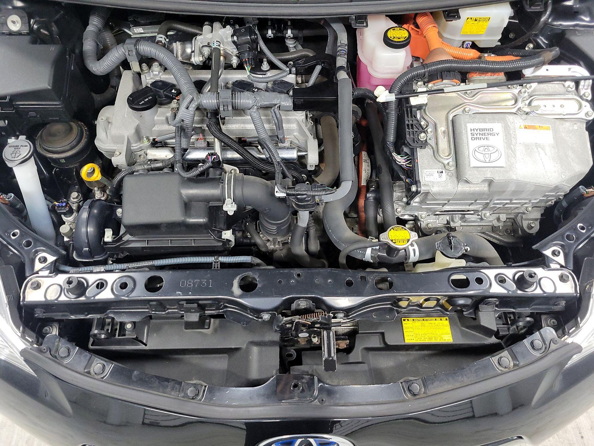 Thumbnail: 2014 Toyota Prius c - 18