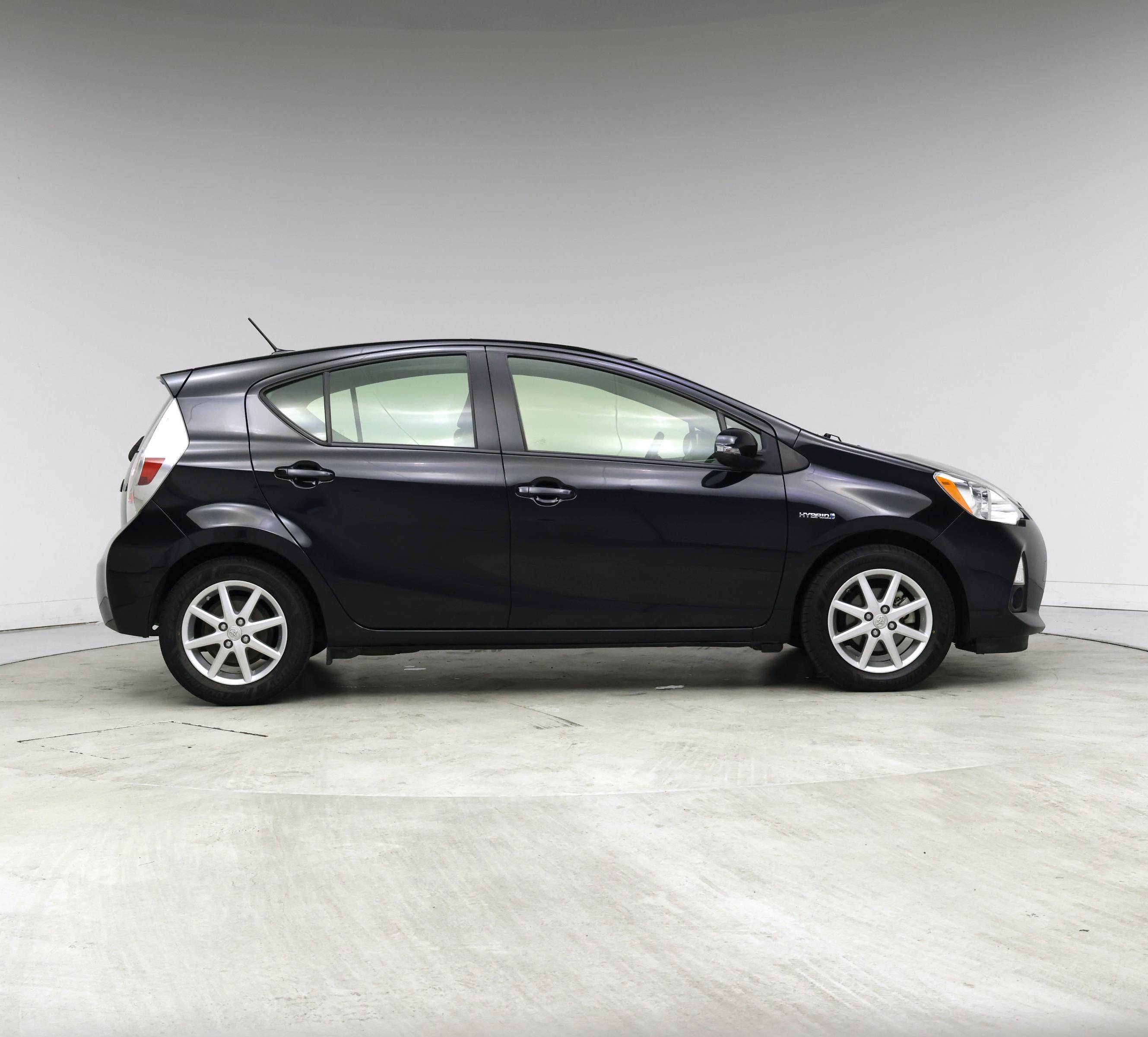 Thumbnail: 2014 Toyota Prius c - 7
