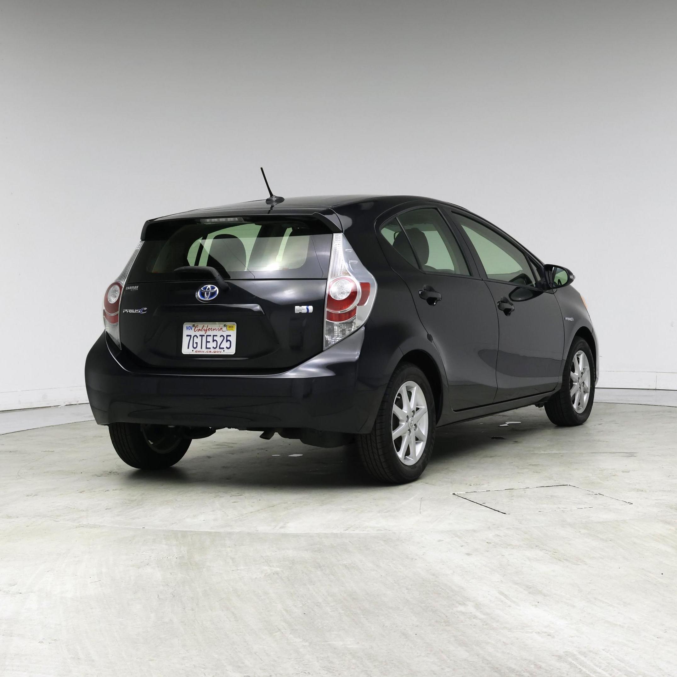 Thumbnail: 2014 Toyota Prius c - 8