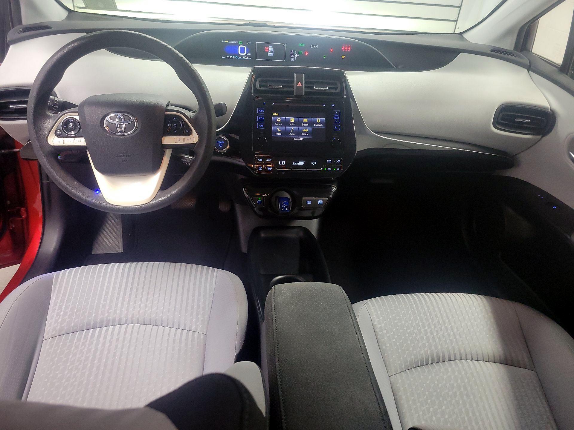 Thumbnail: 2017 Toyota Prius - 9