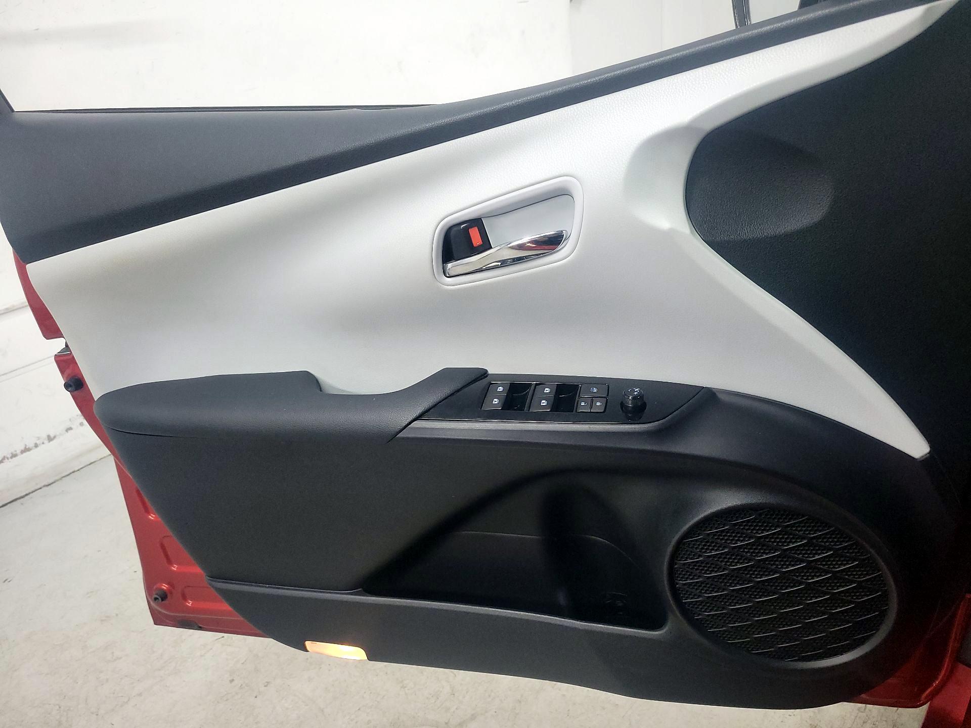 Thumbnail: 2017 Toyota Prius - 12