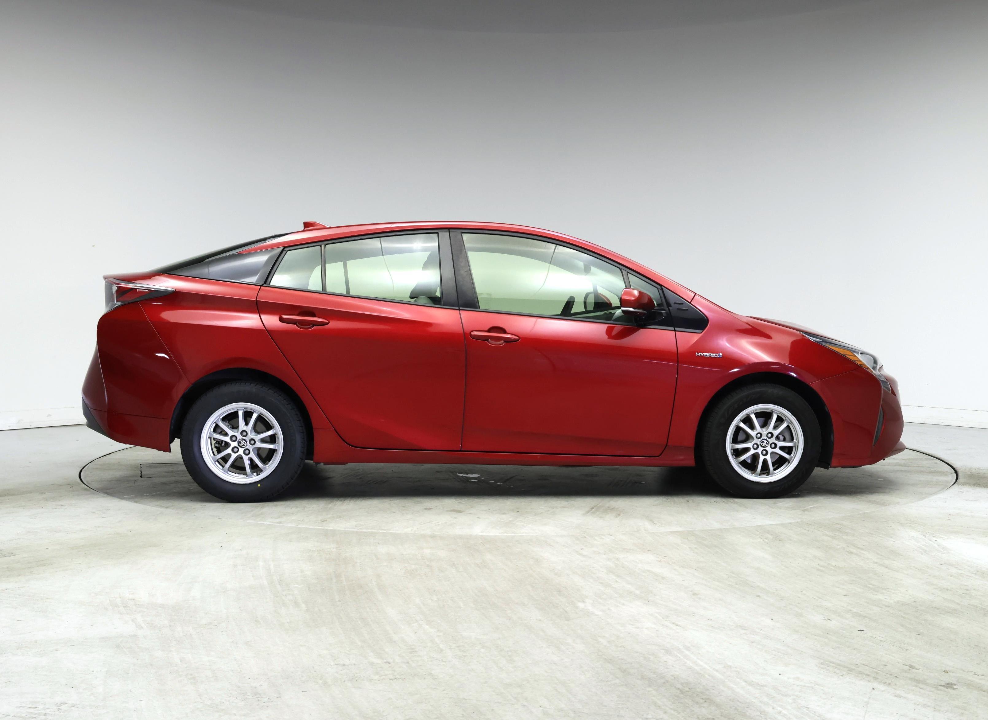 Thumbnail: 2017 Toyota Prius - 7
