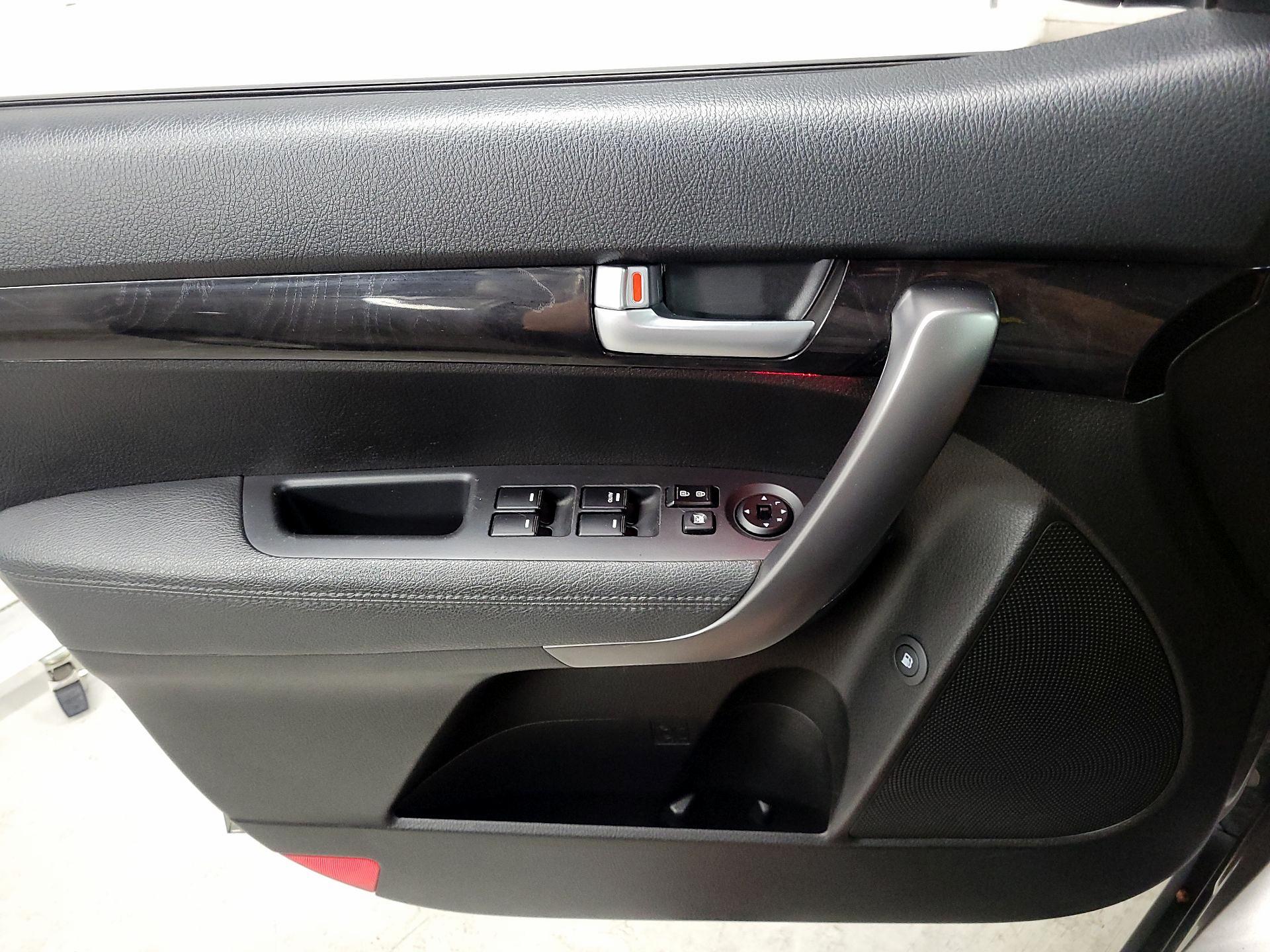 Thumbnail: 2014 Kia Sorento - 12
