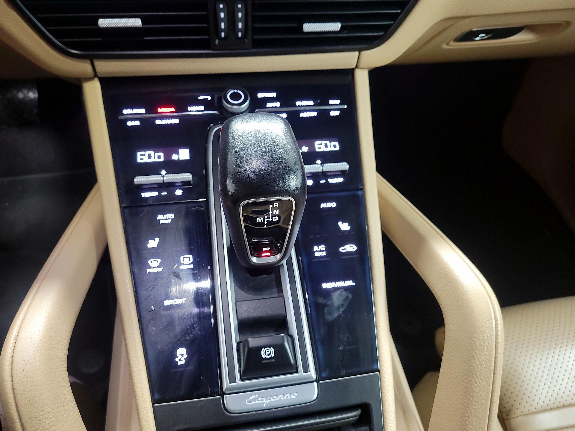 Thumbnail: 2019 Porsche Cayenne - 16