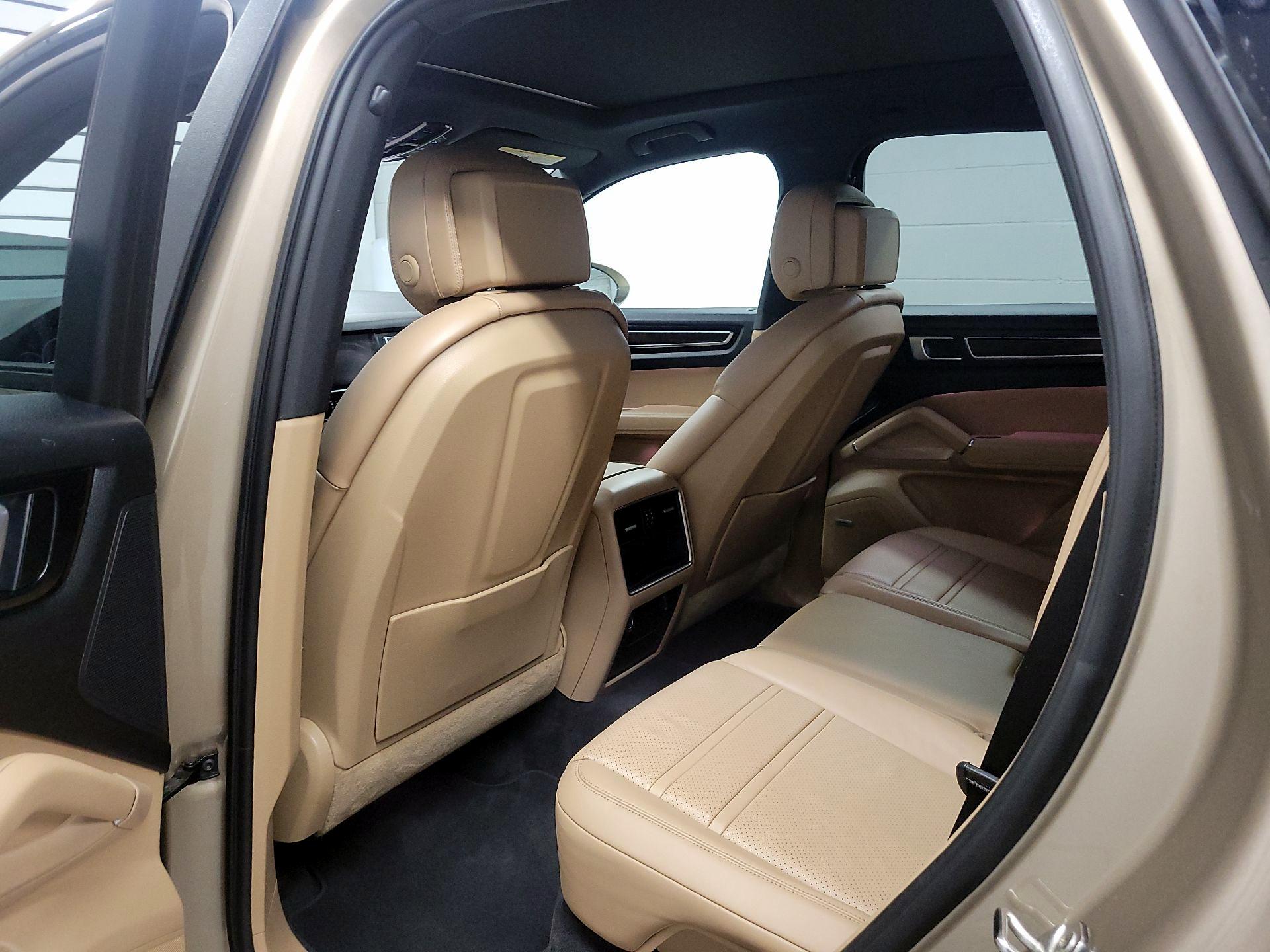 Thumbnail: 2019 Porsche Cayenne - 19