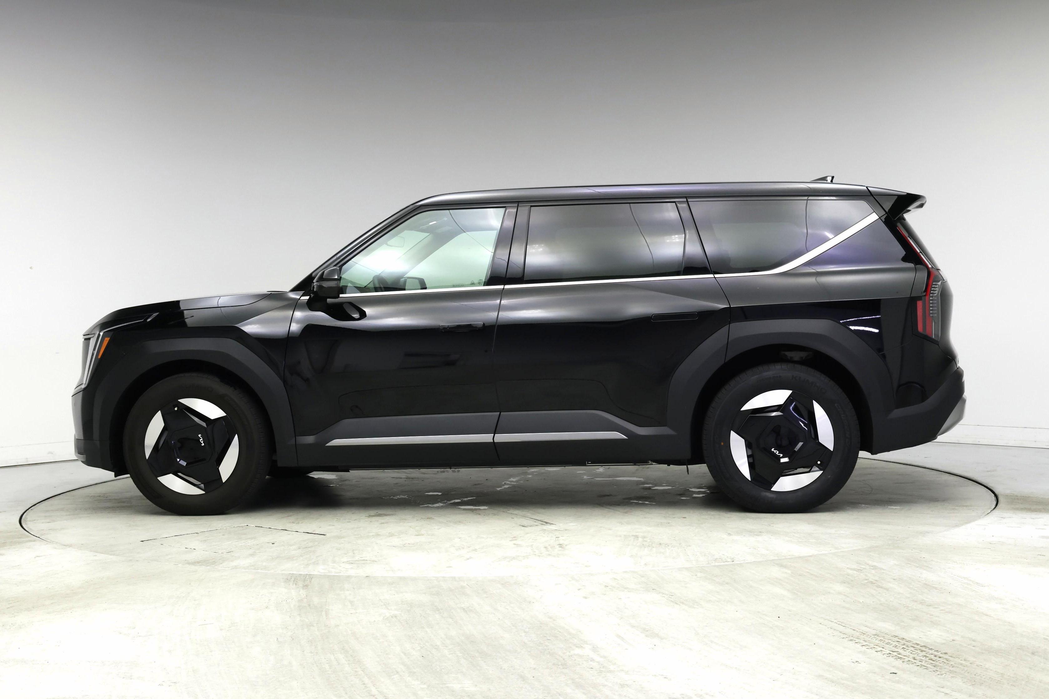 Thumbnail: 2024 Kia EV9 - 3