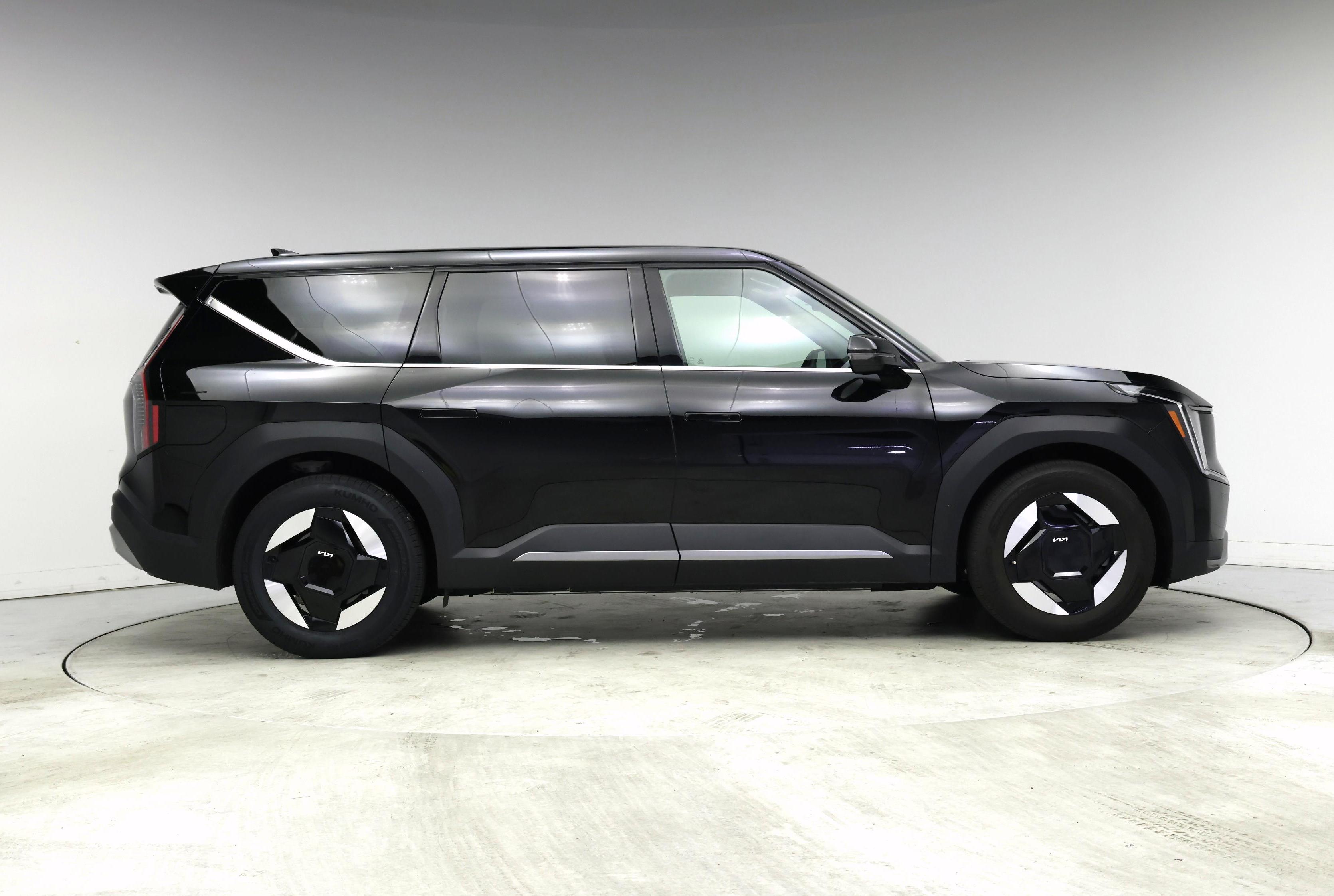 Thumbnail: 2024 Kia EV9 - 7