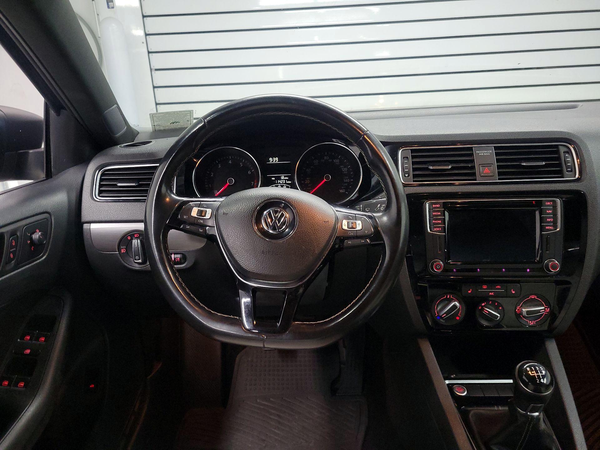 Thumbnail: 2016 Volkswagen Jetta - 10