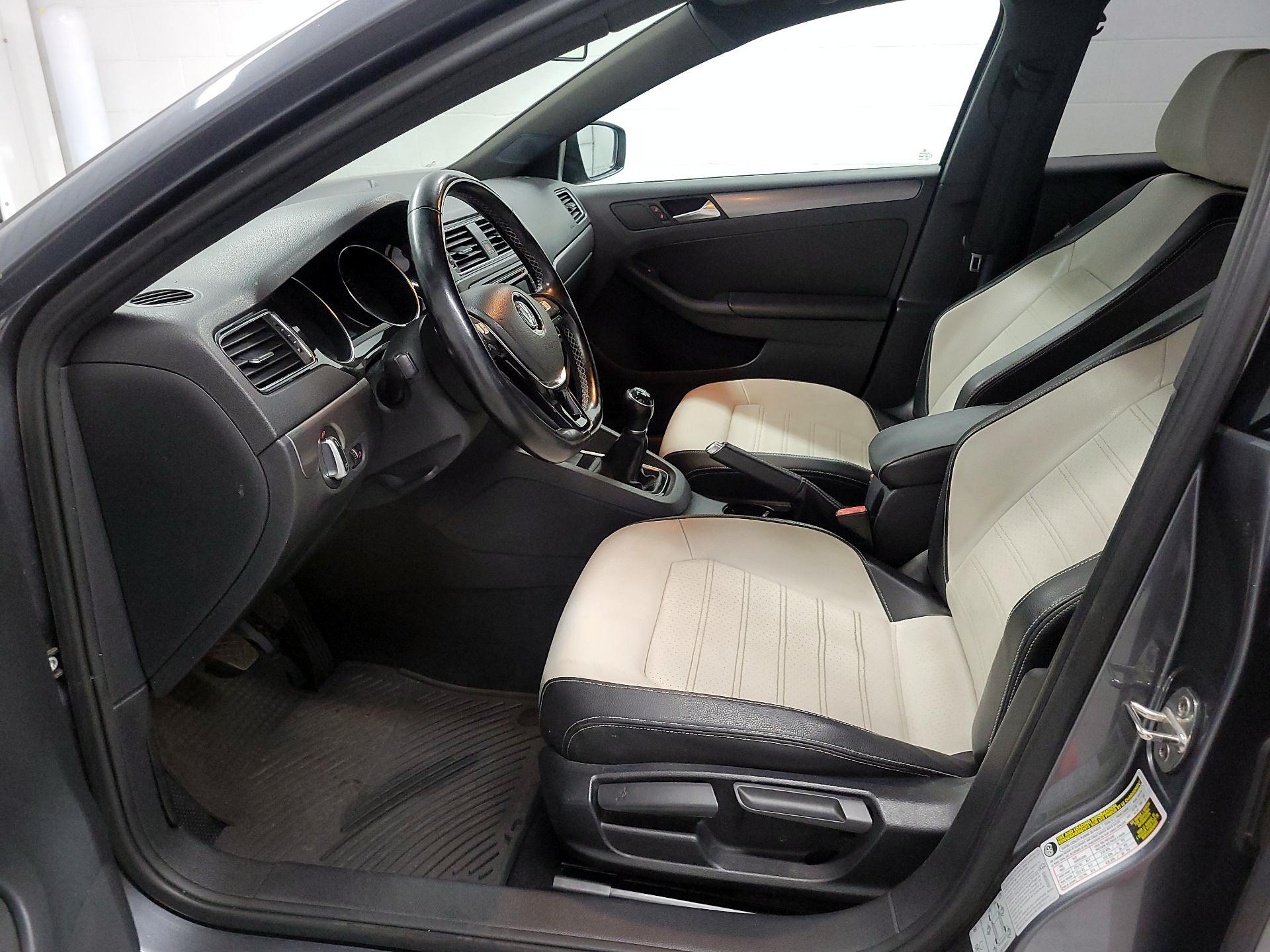 Thumbnail: 2016 Volkswagen Jetta - 11