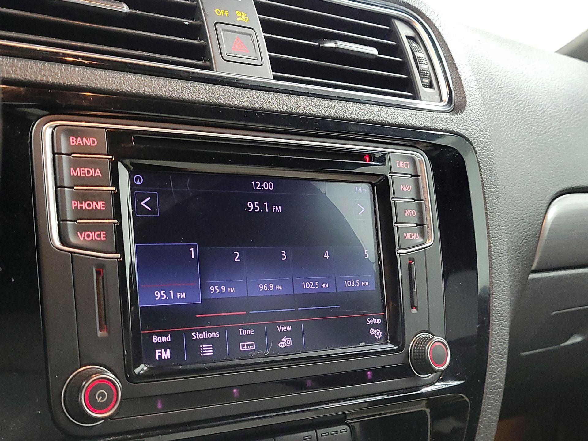 Thumbnail: 2016 Volkswagen Jetta - 14