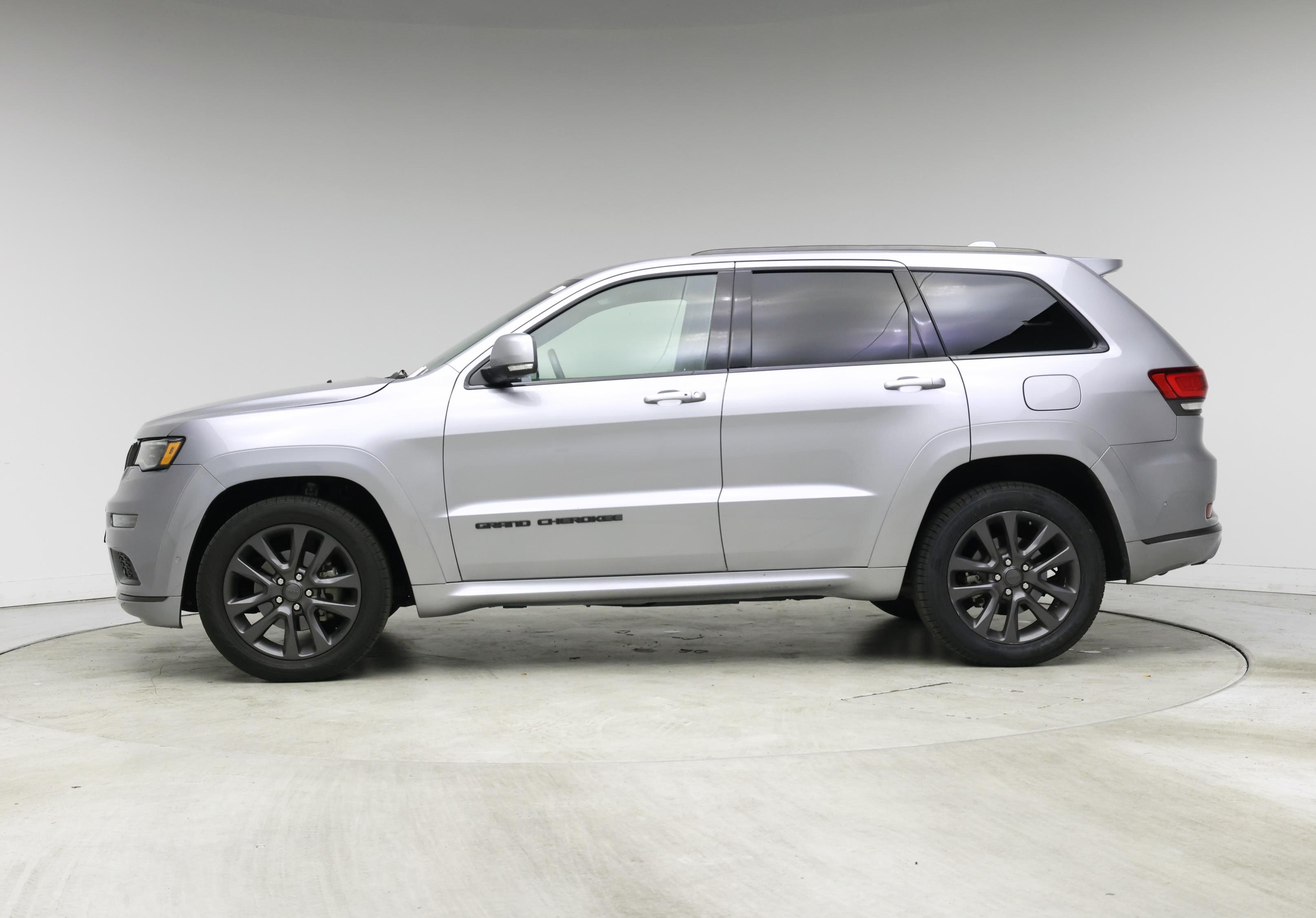 Thumbnail: 2018 Jeep Grand Cherokee - 3