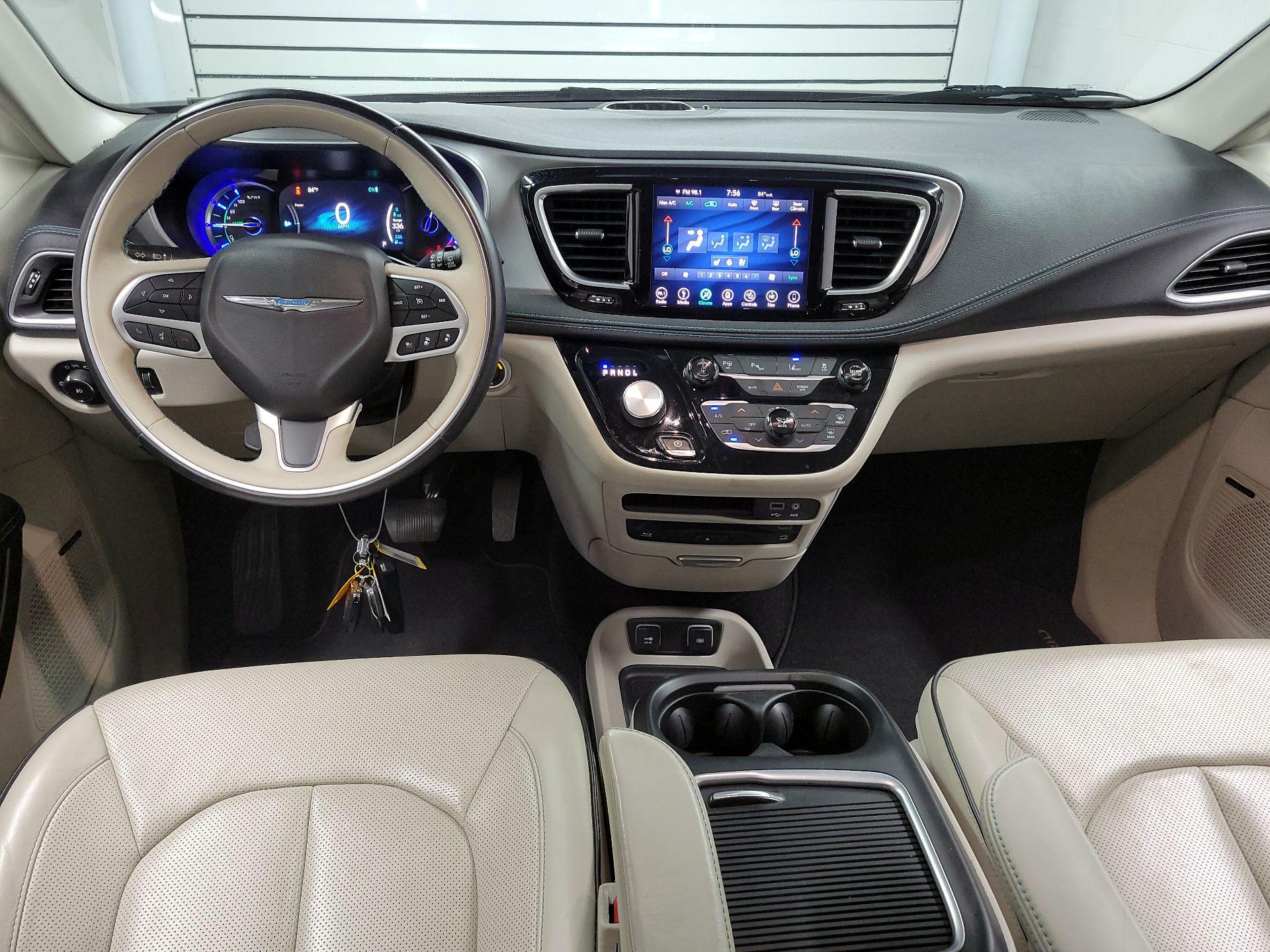 Thumbnail: 2018 Chrysler Pacifica - 9