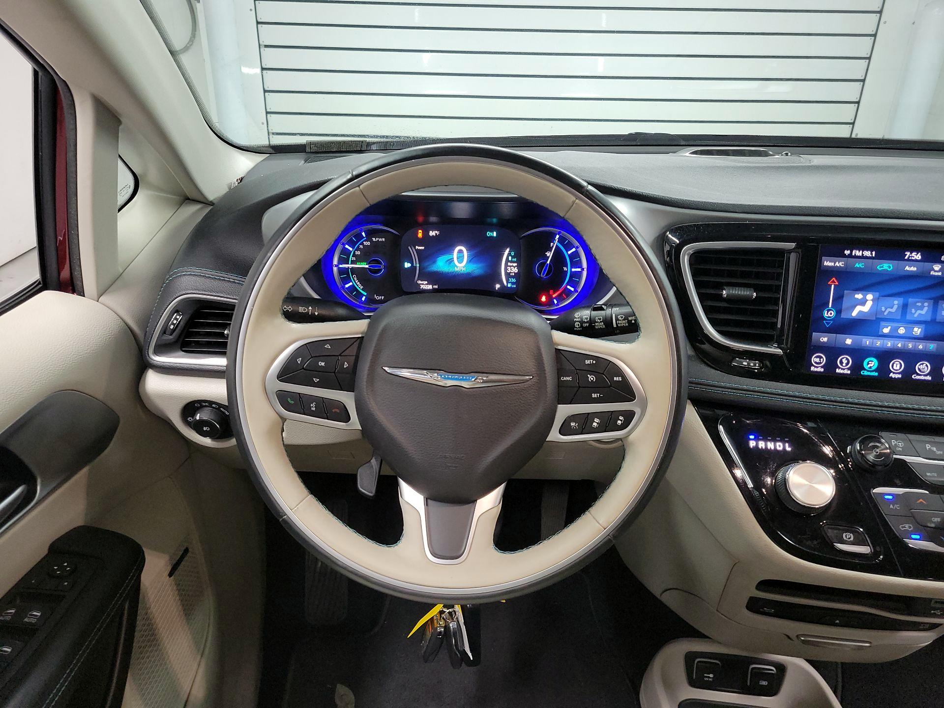 Thumbnail: 2018 Chrysler Pacifica - 10