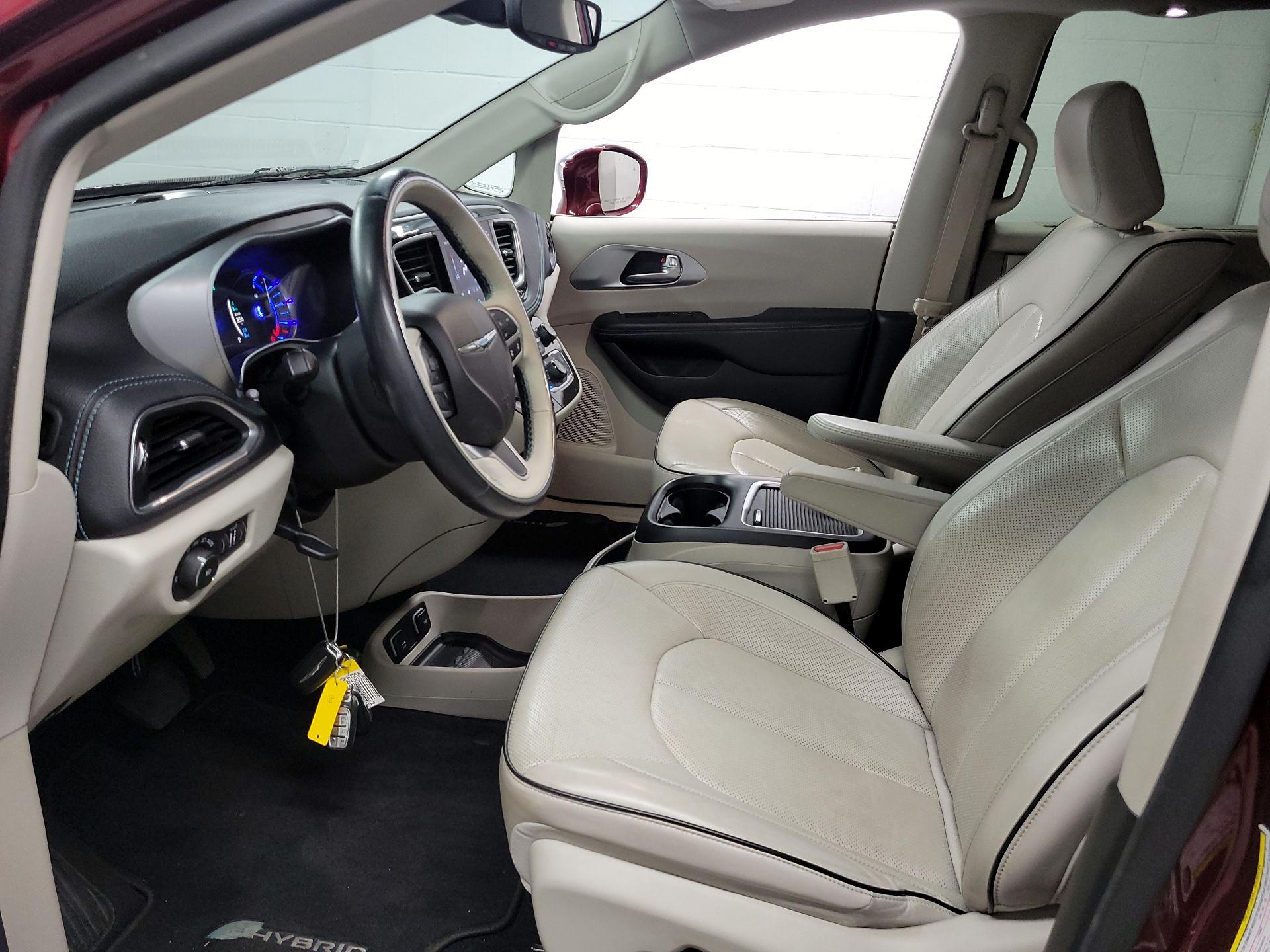 Thumbnail: 2018 Chrysler Pacifica - 11