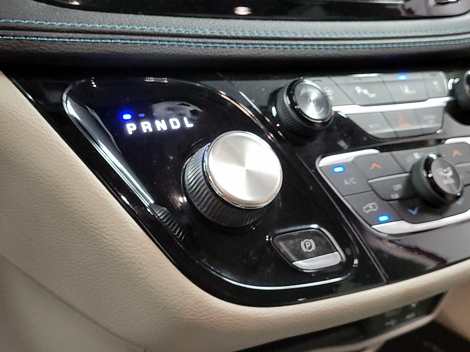 Thumbnail: 2018 Chrysler Pacifica - 17