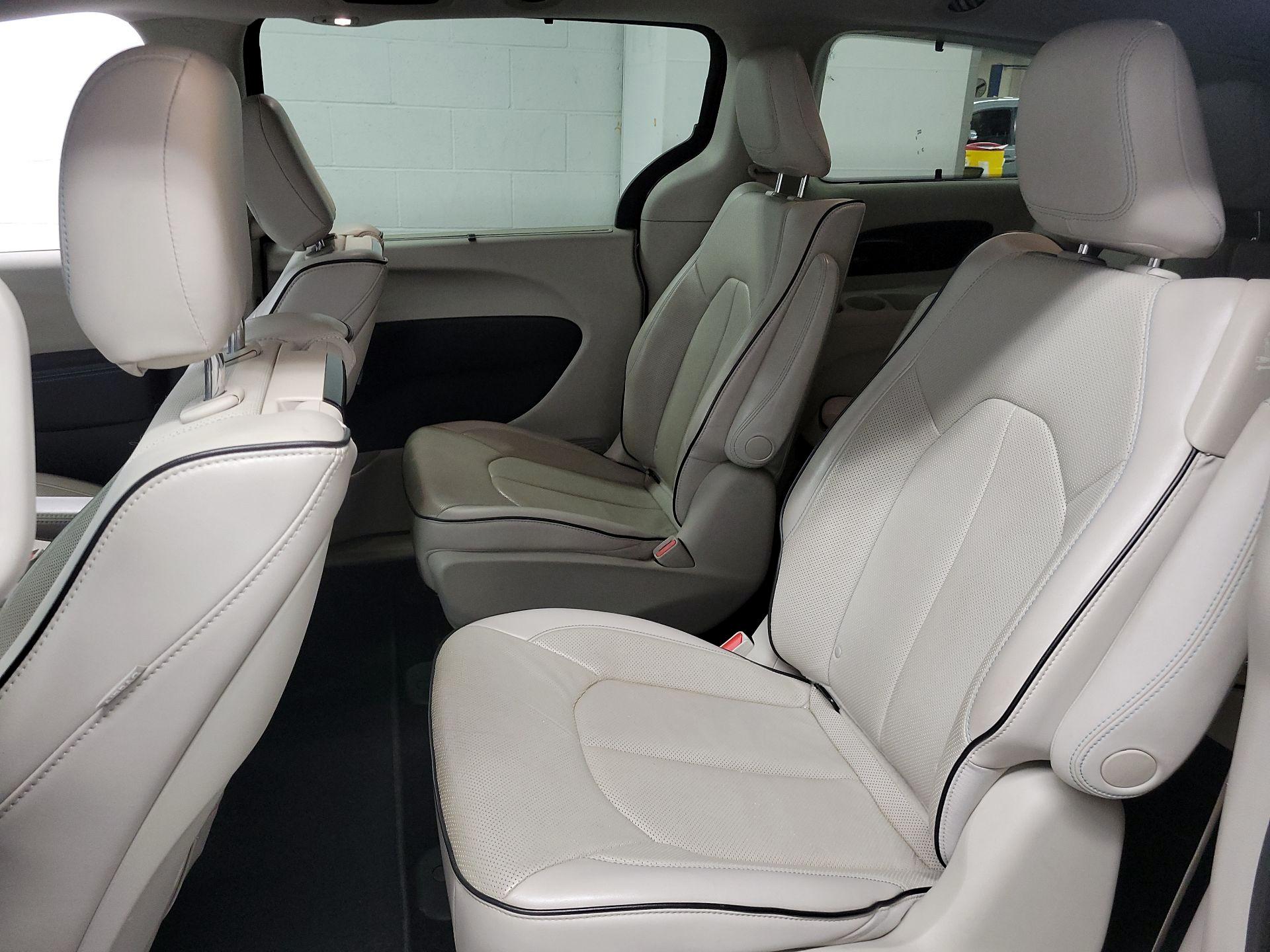 Thumbnail: 2018 Chrysler Pacifica - 18