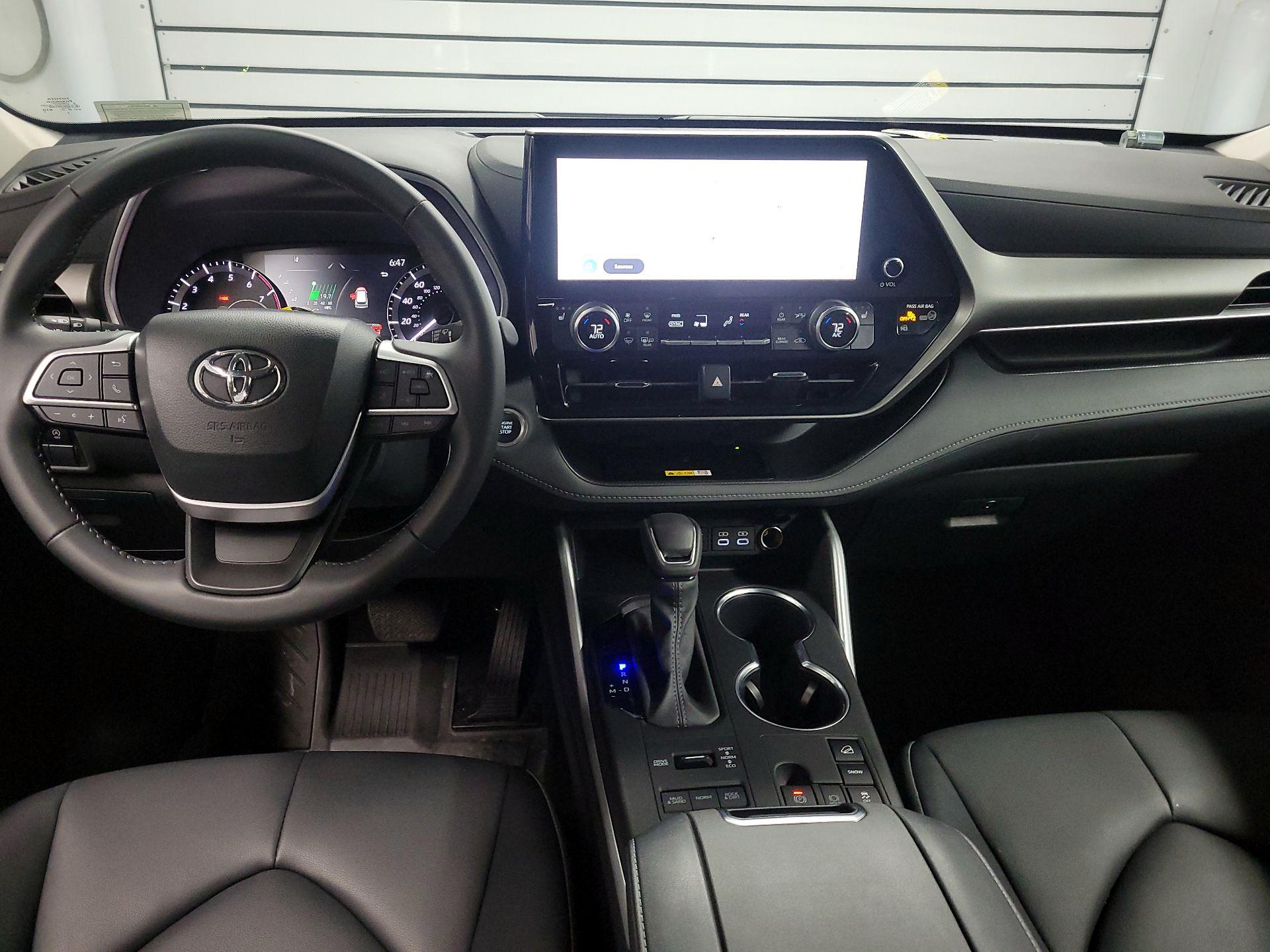 Thumbnail: 2024 Toyota Highlander - 9