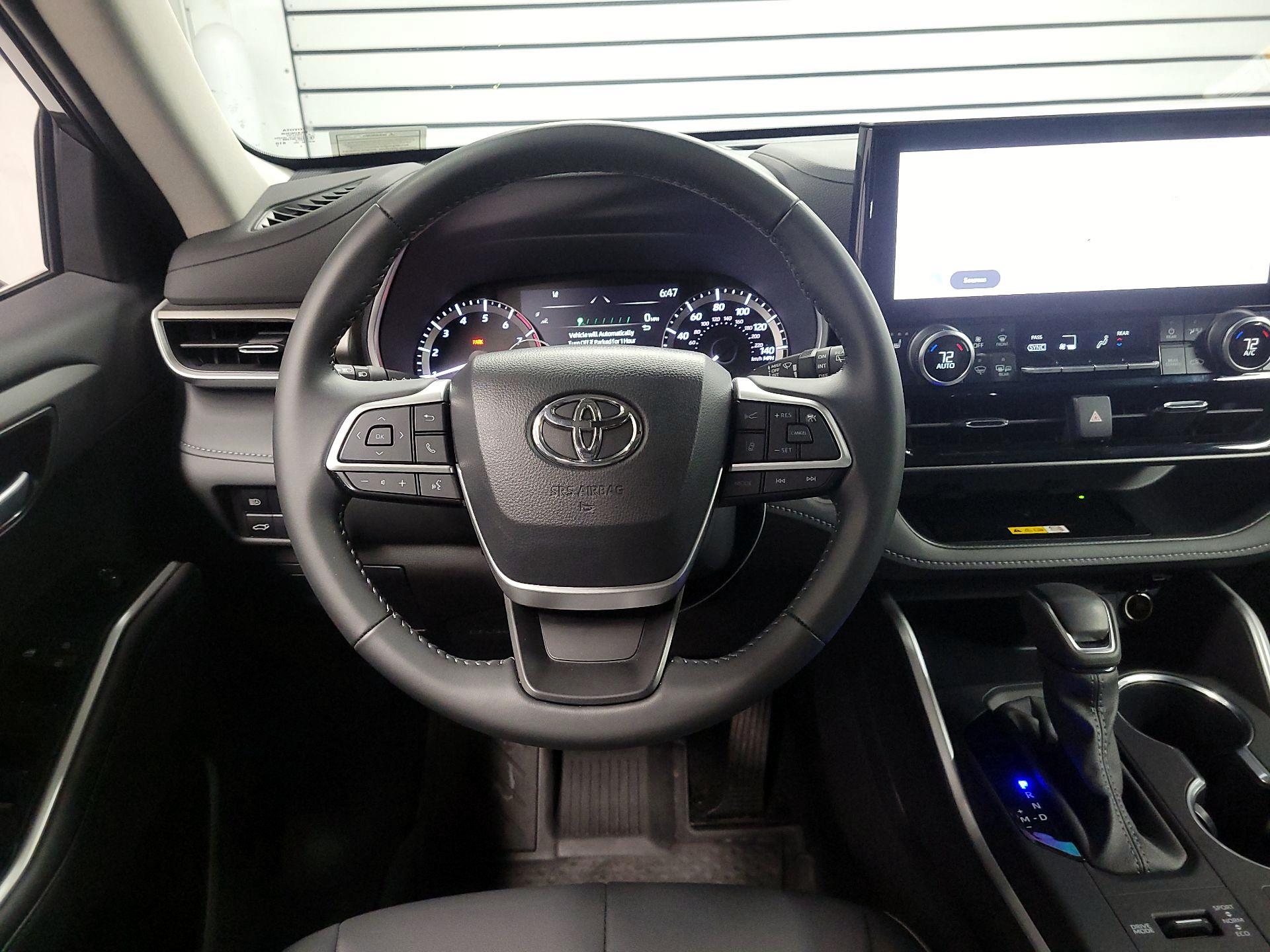 Thumbnail: 2024 Toyota Highlander - 10