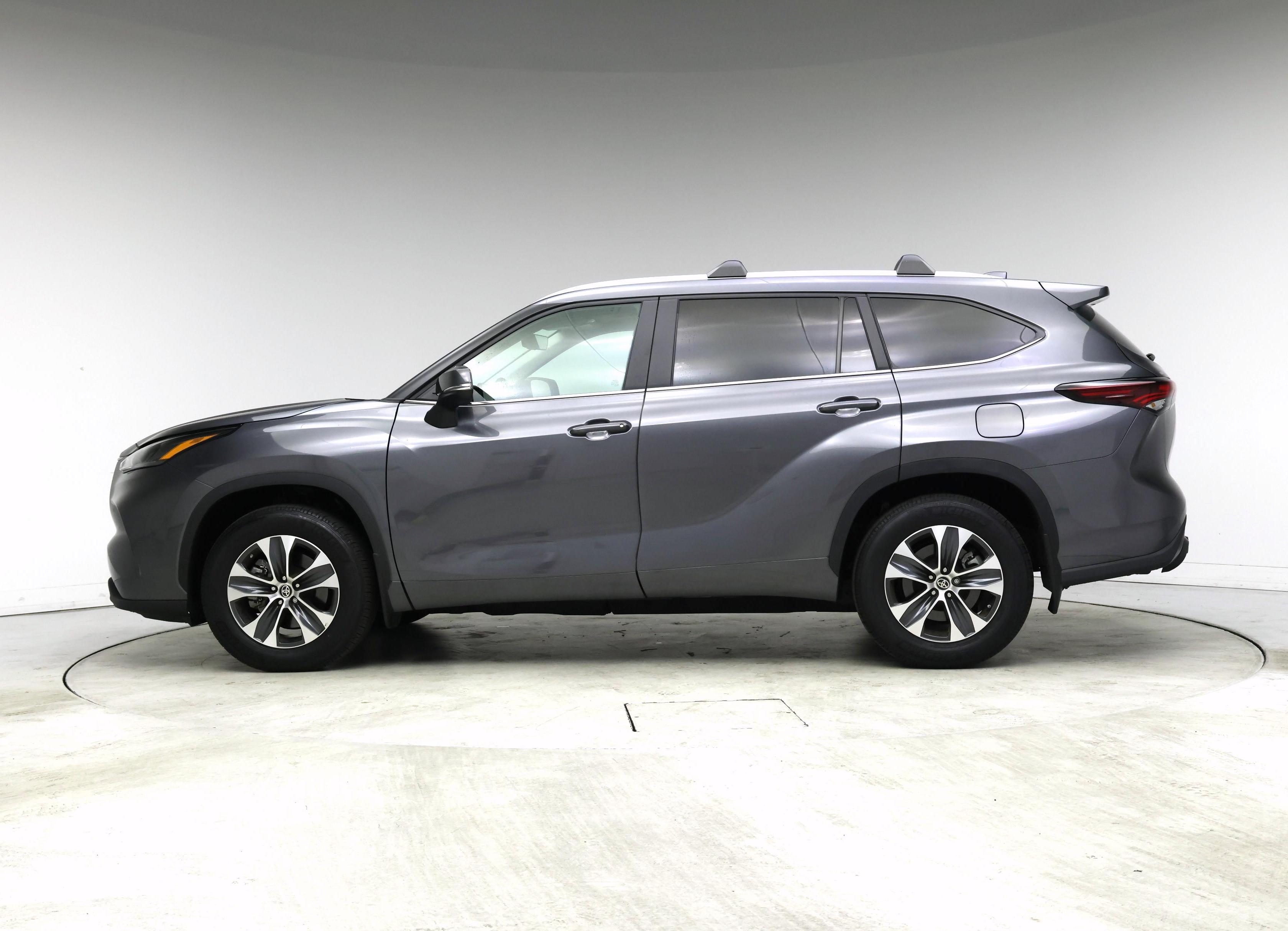 Thumbnail: 2024 Toyota Highlander - 3