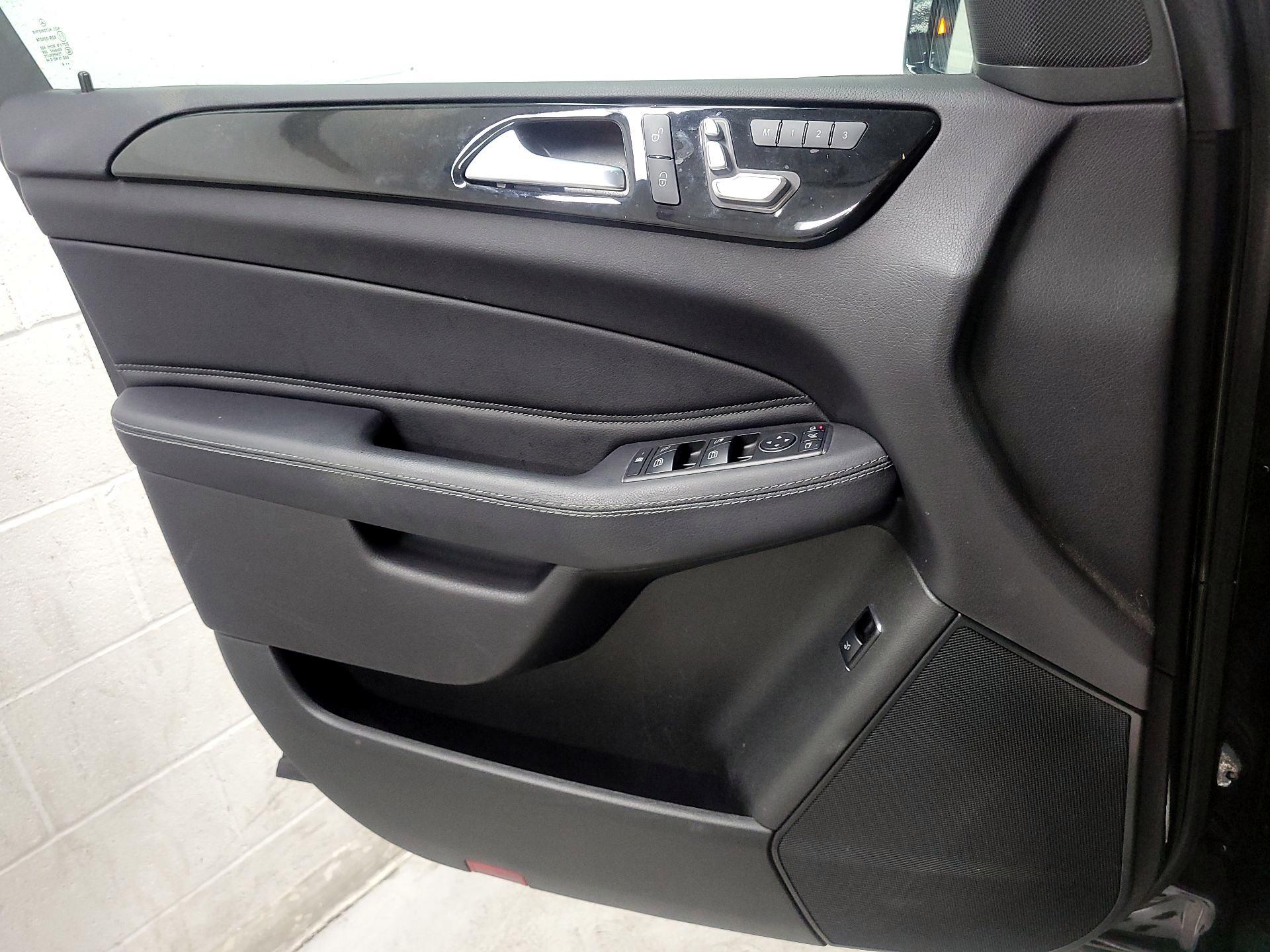 Thumbnail: 2016 Mercedes-Benz GLE - 12