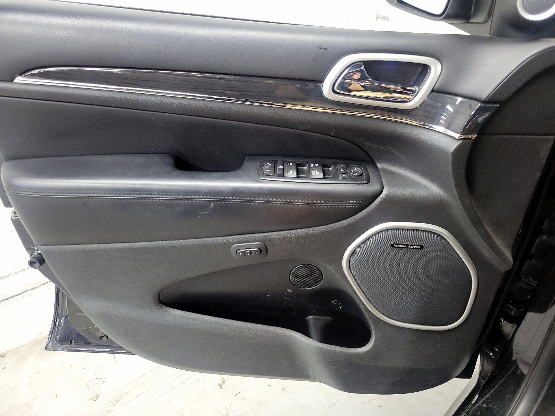 Thumbnail: 2015 Jeep Grand Cherokee - 12