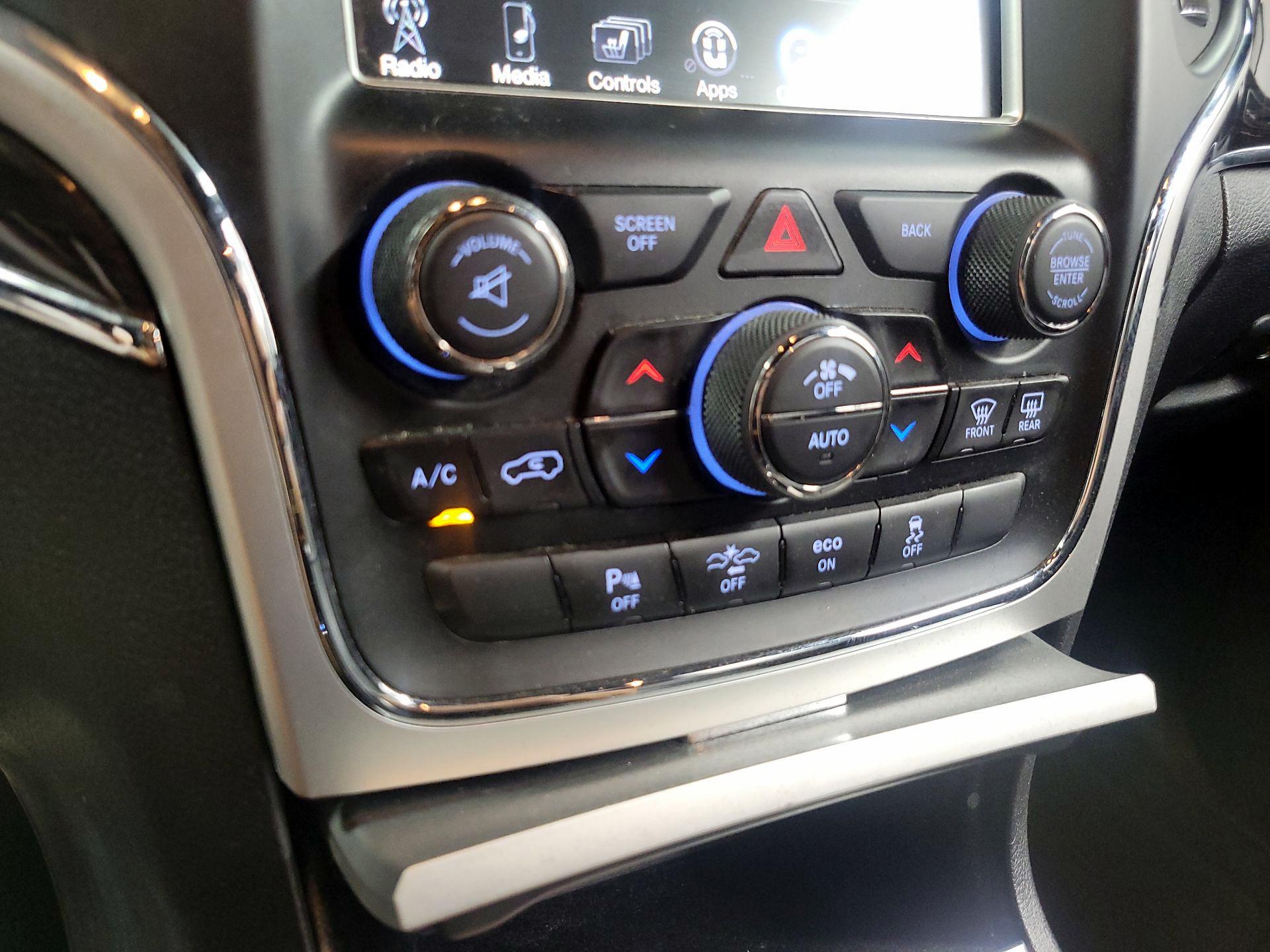 Thumbnail: 2015 Jeep Grand Cherokee - 16