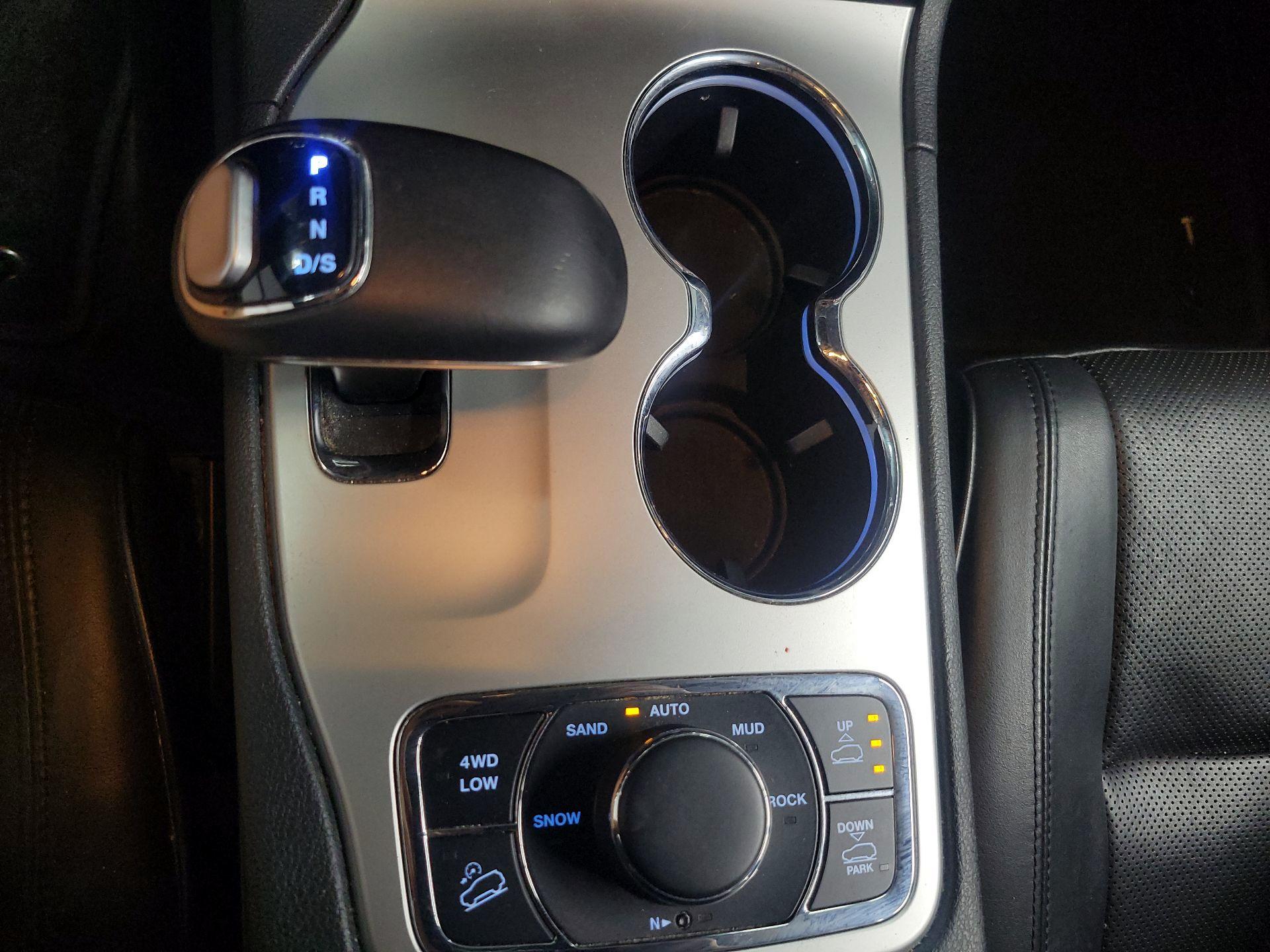 Thumbnail: 2015 Jeep Grand Cherokee - 17