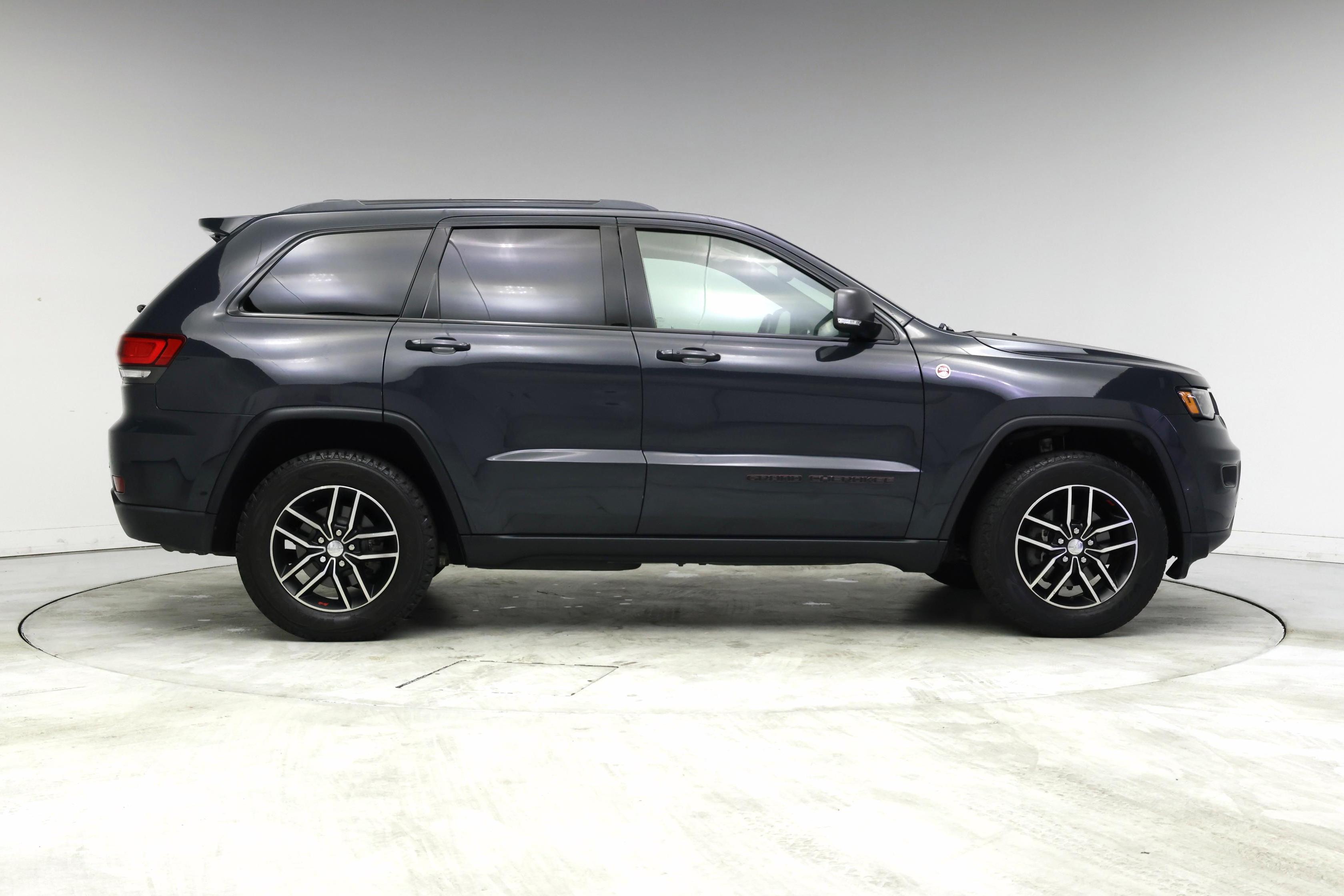 Thumbnail: 2018 Jeep Grand Cherokee - 7